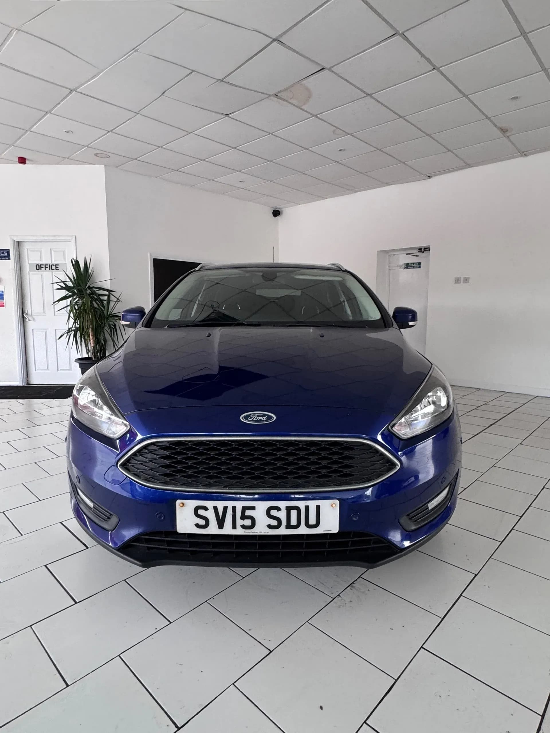 Vehicle photo — front