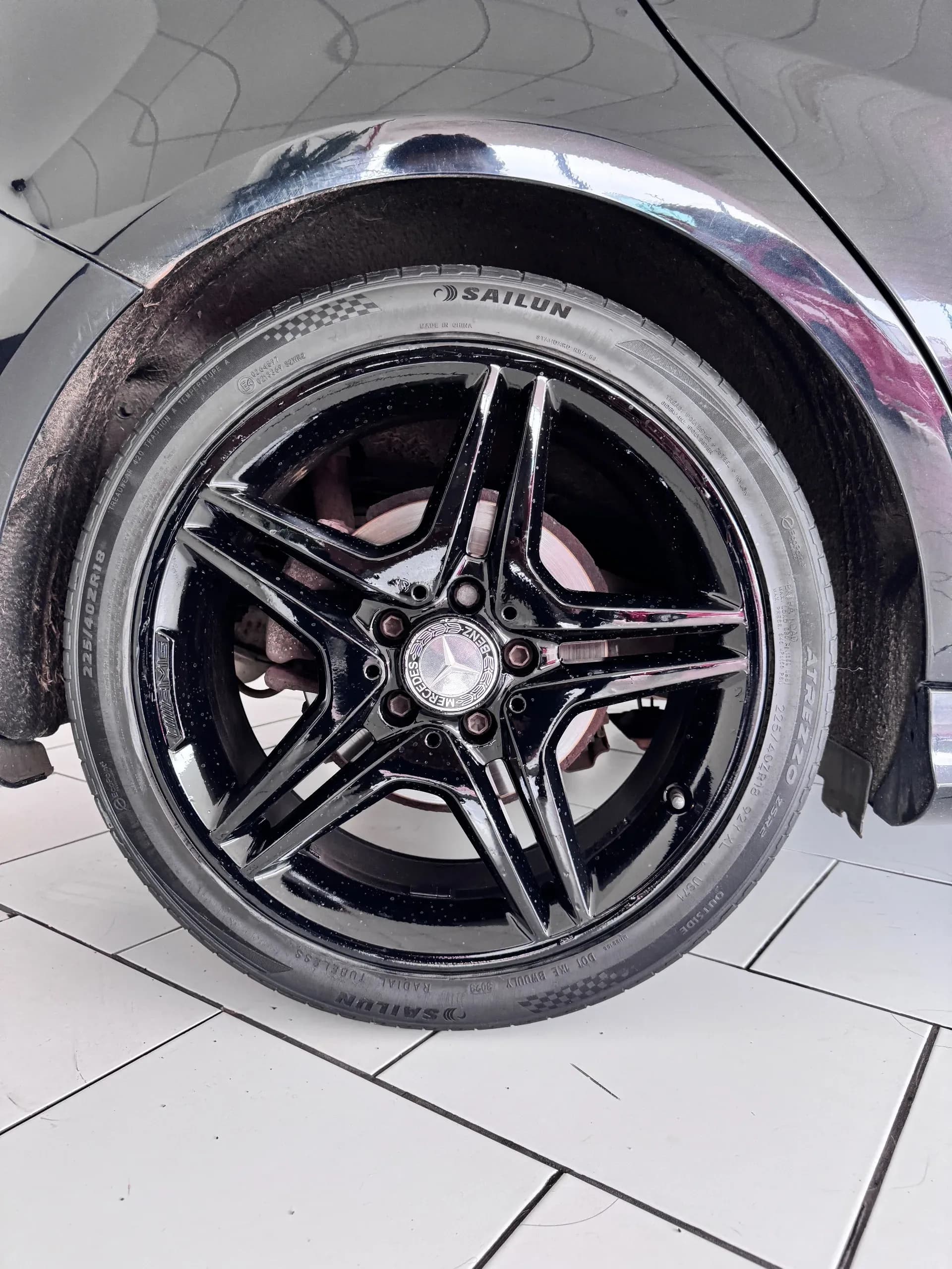 Vehicle photo — os rear alloy