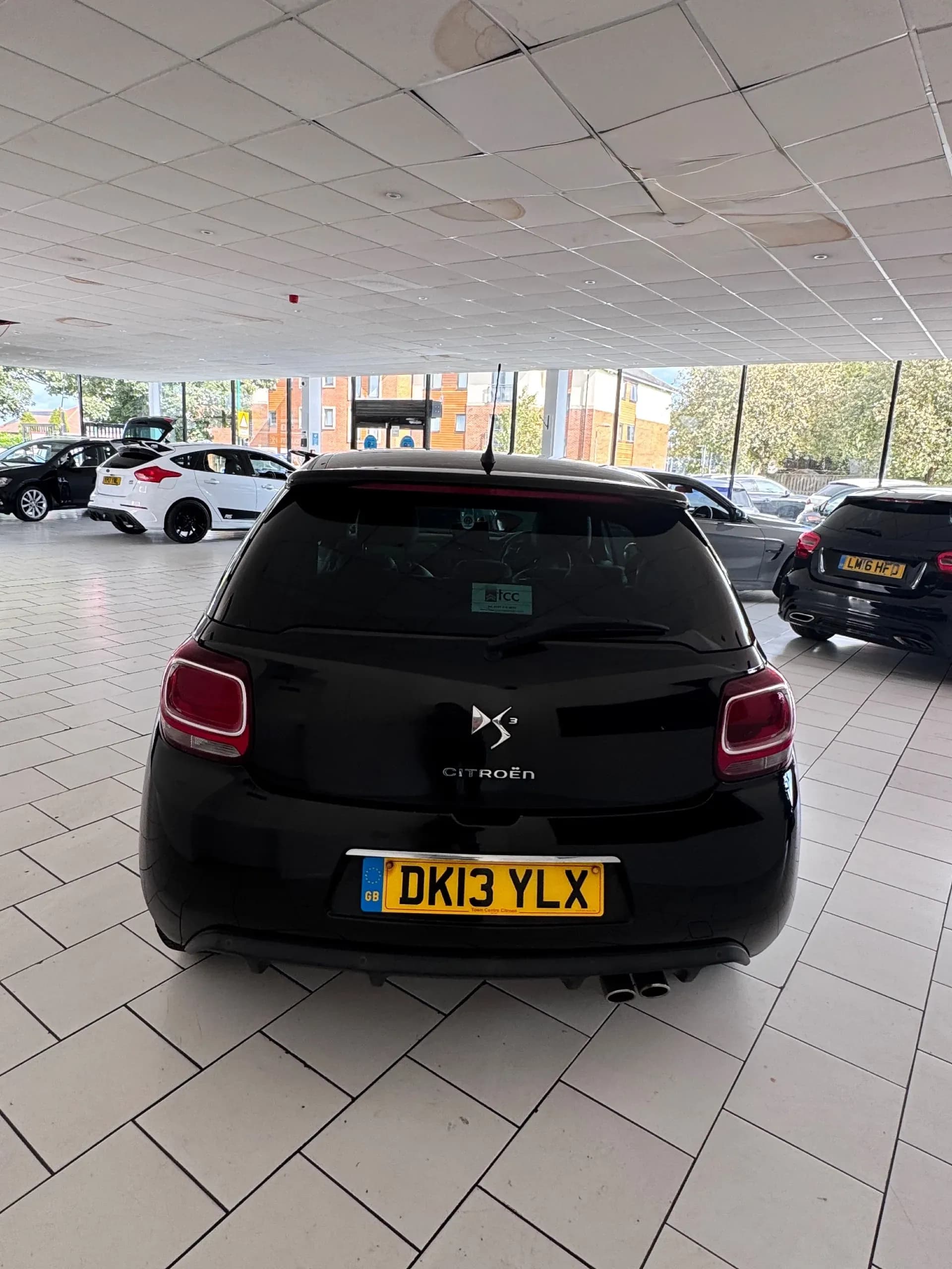 Vehicle photo — rear