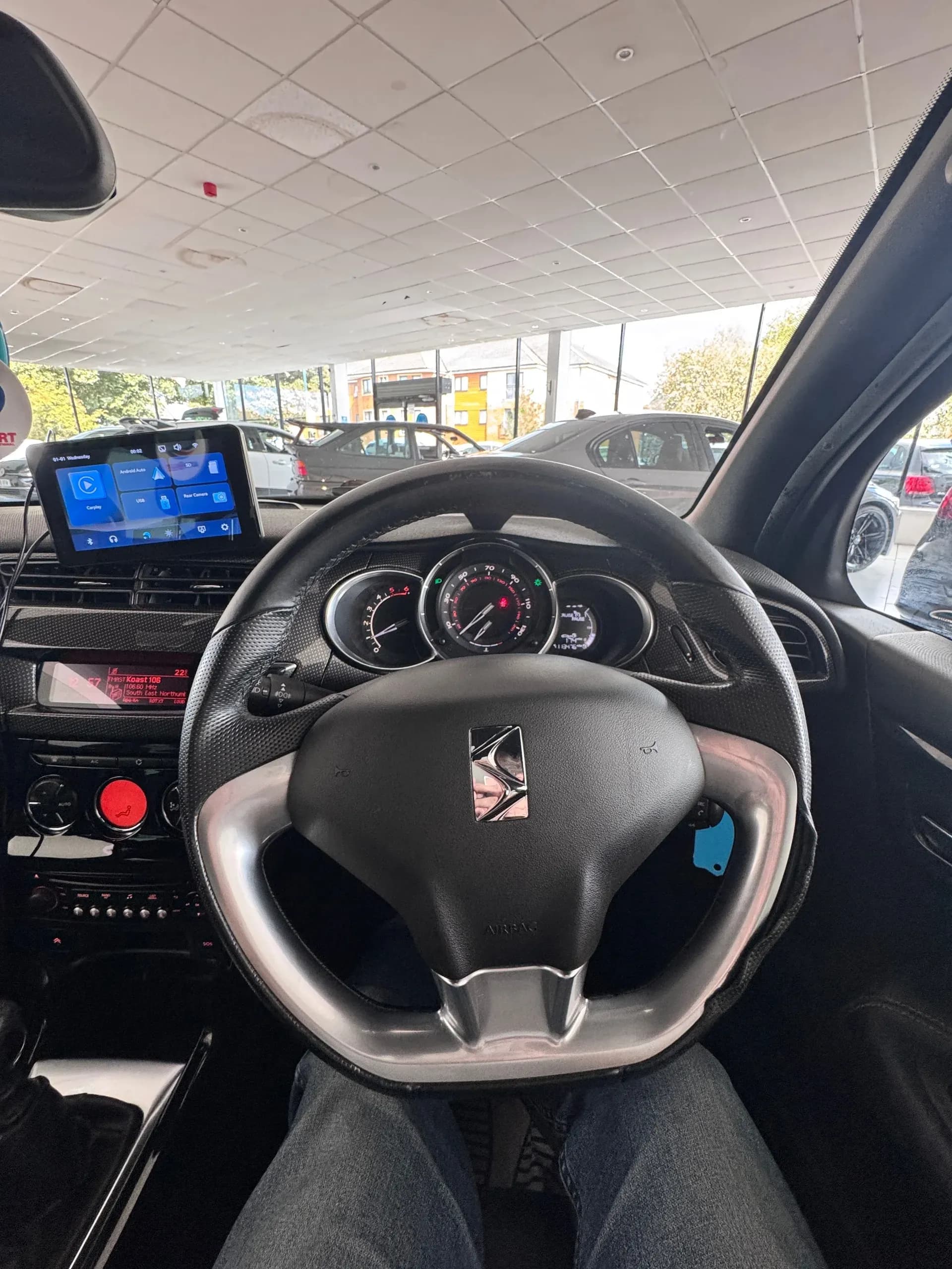Vehicle photo — dashboard