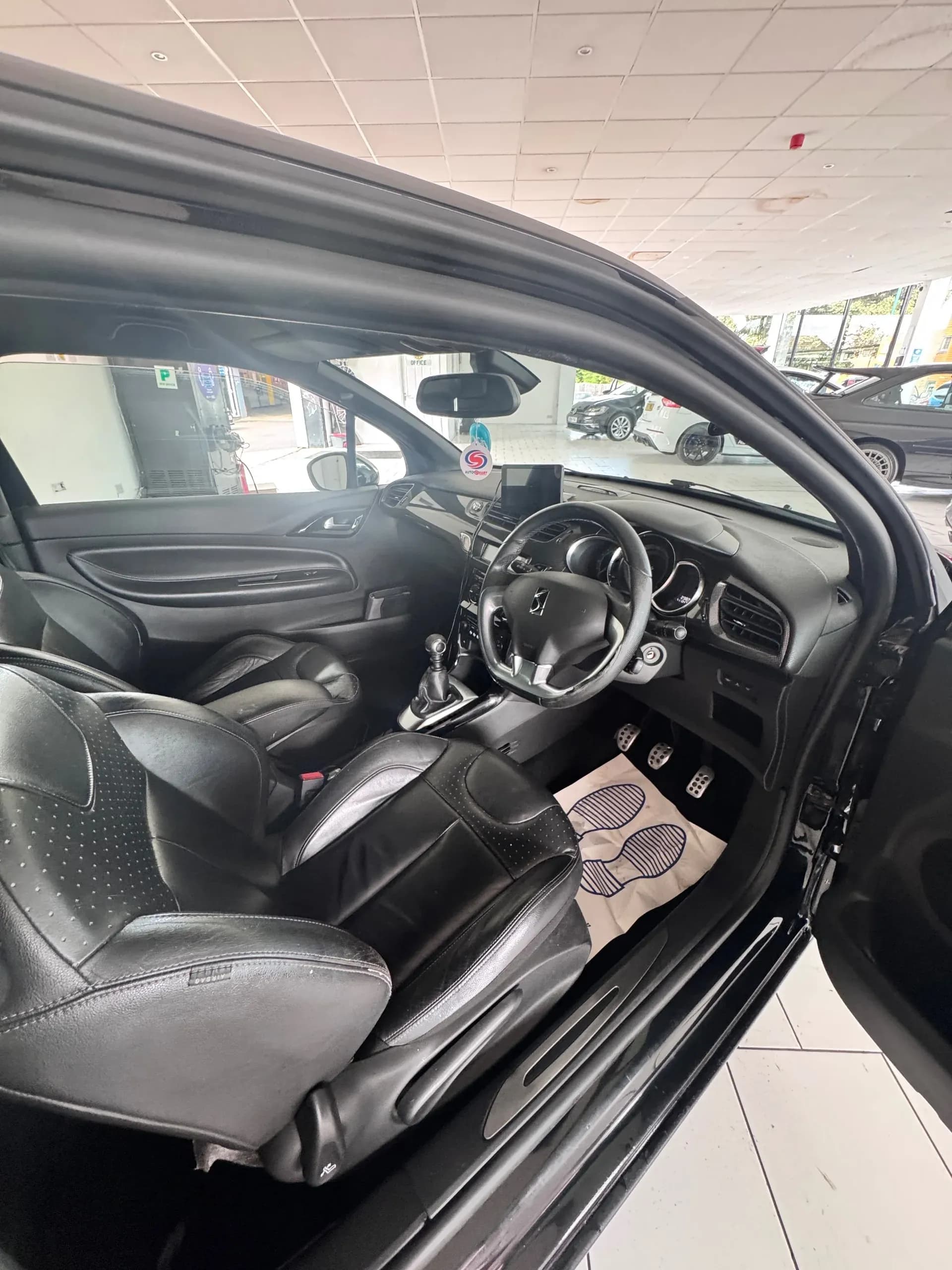 Vehicle photo — front interior
