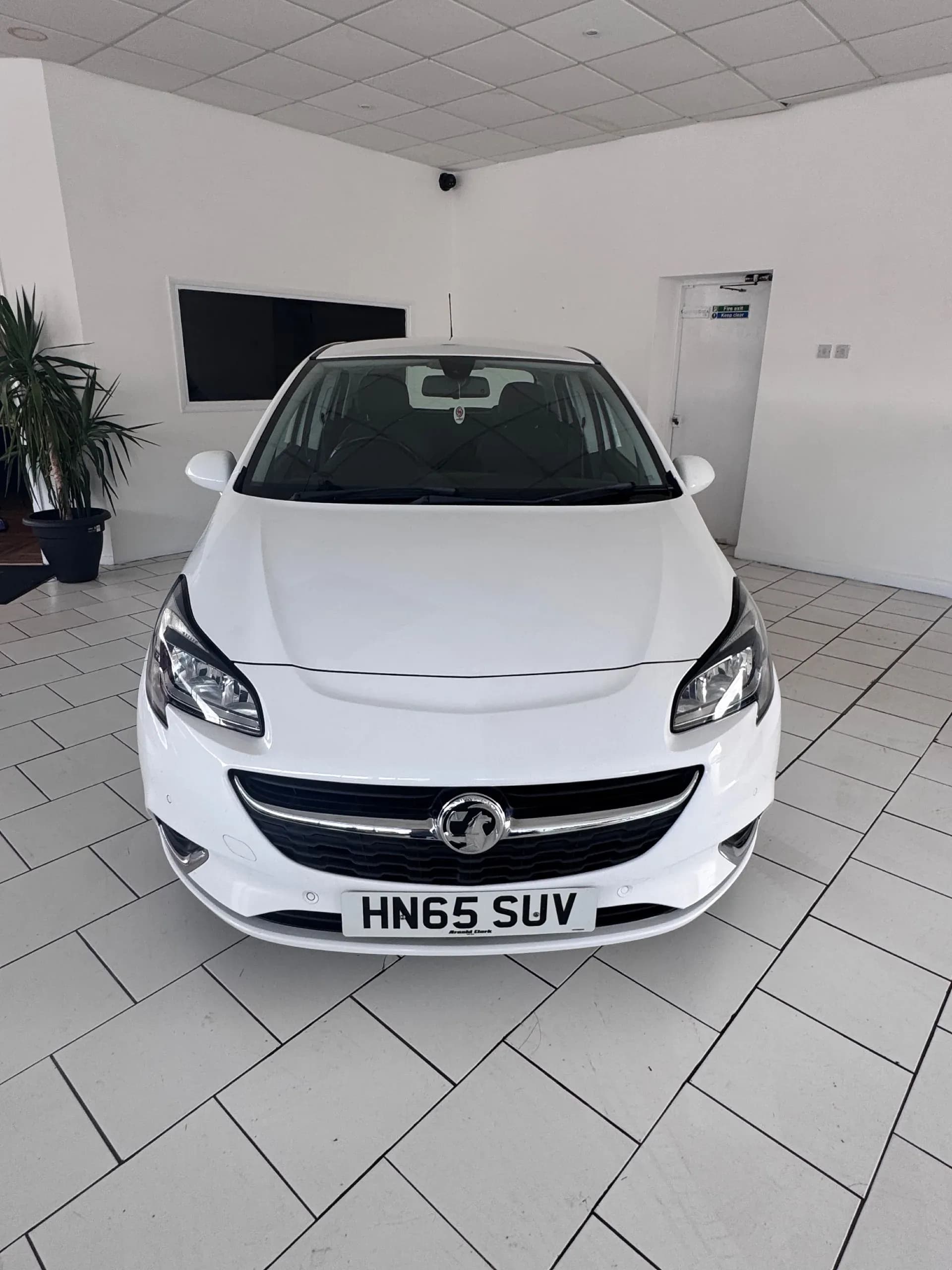 Vehicle photo — front
