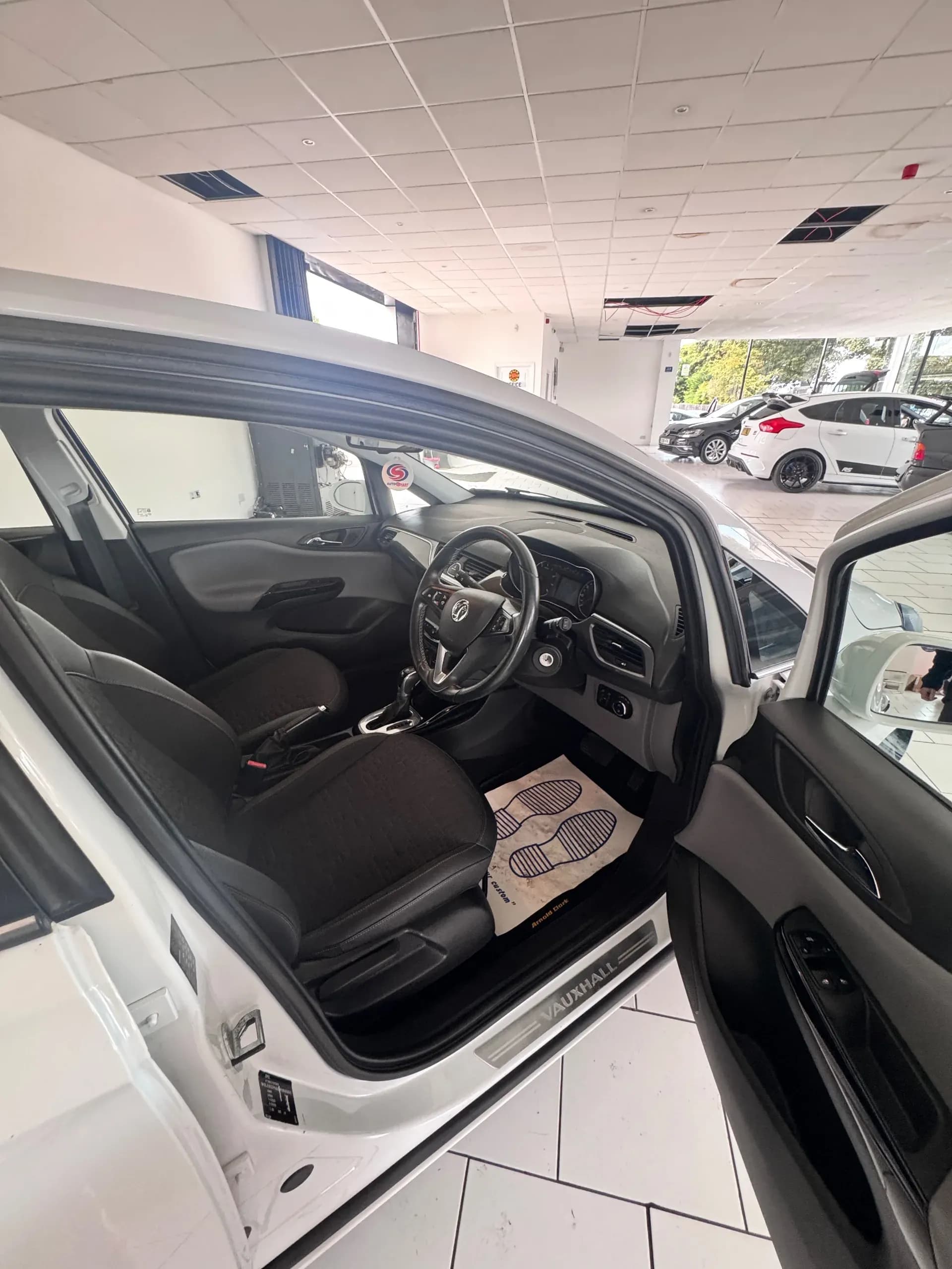 Vehicle photo — front interior