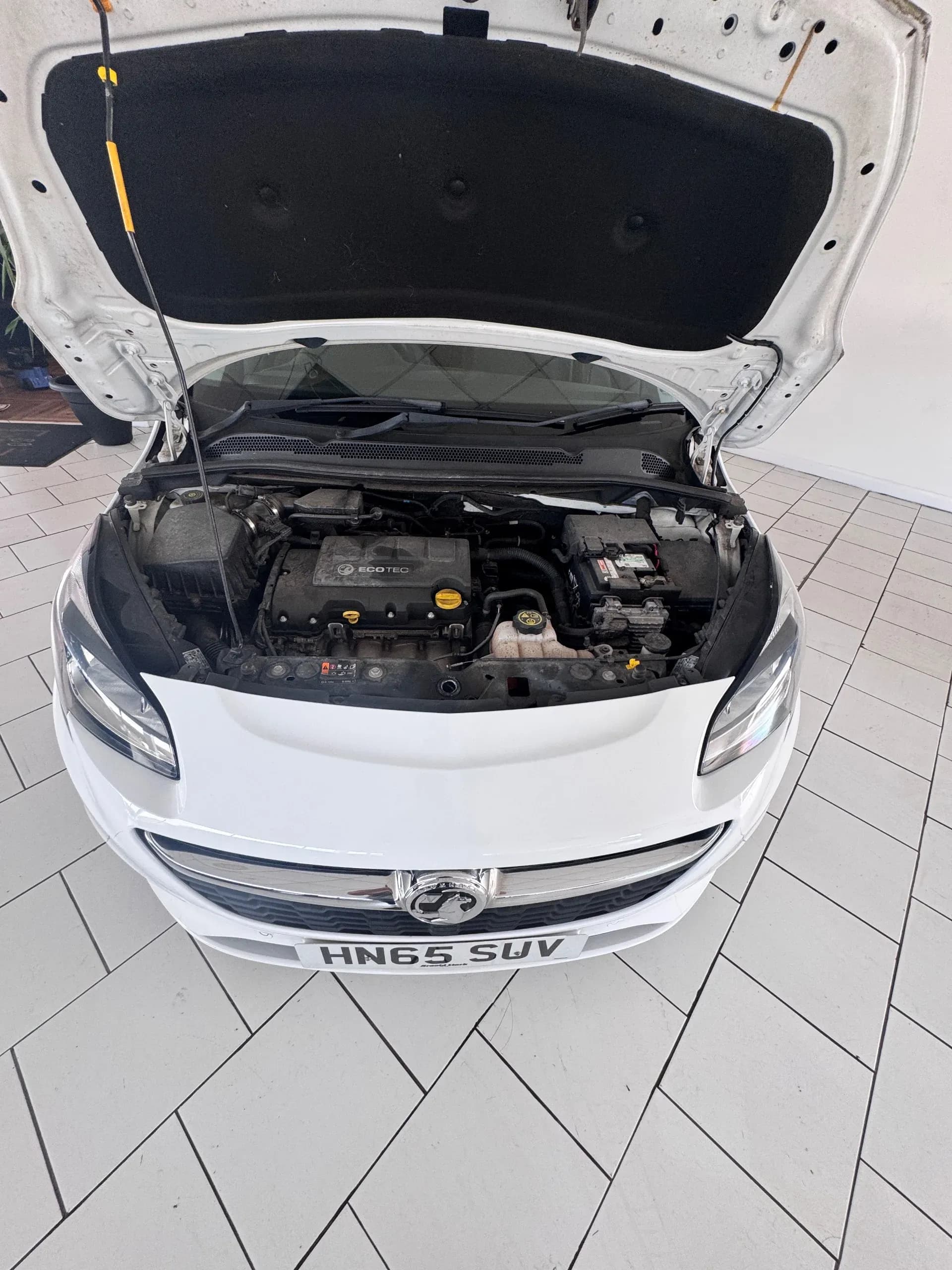 Vehicle photo — engine bay