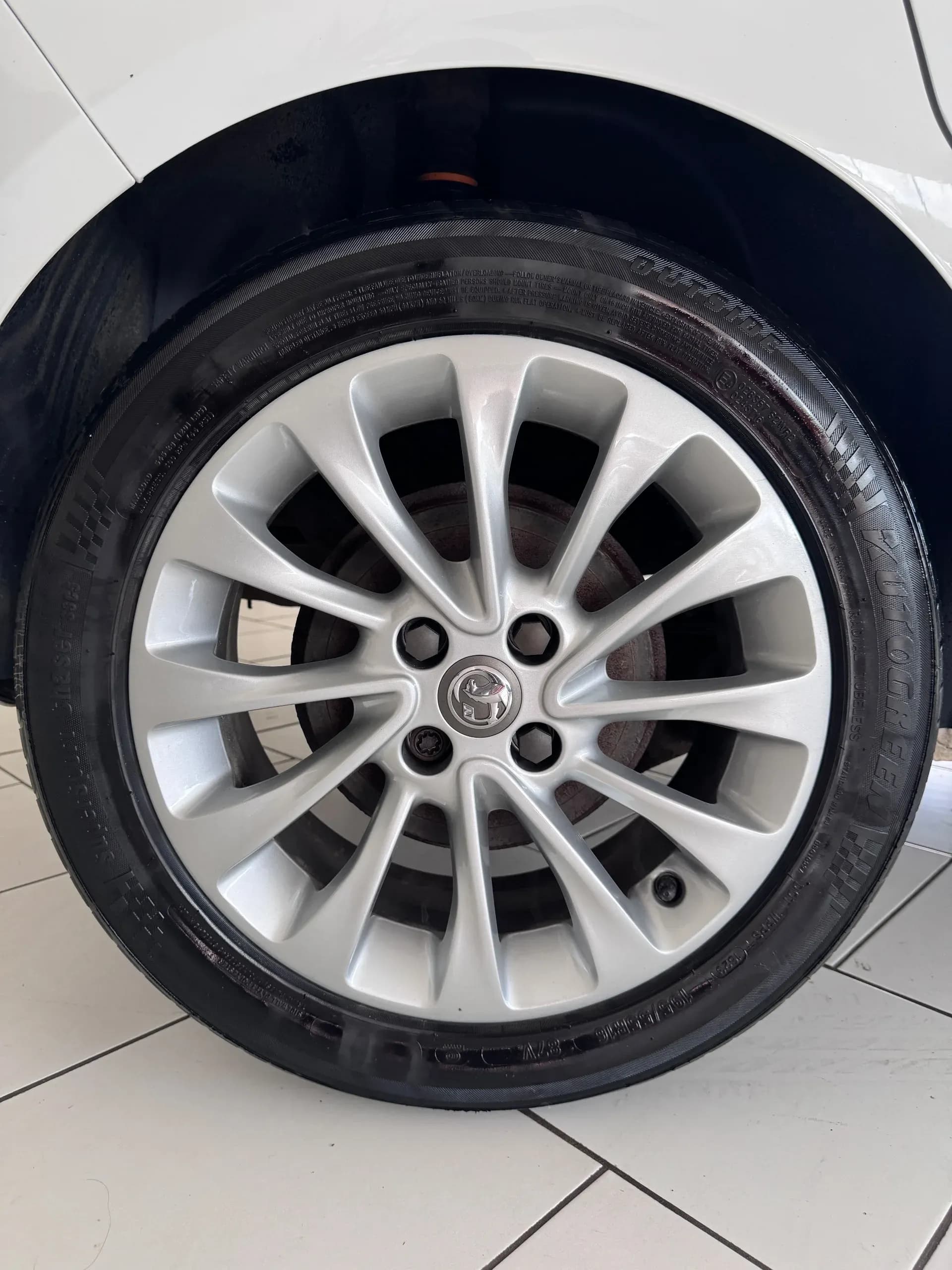 Vehicle photo — os rear alloy