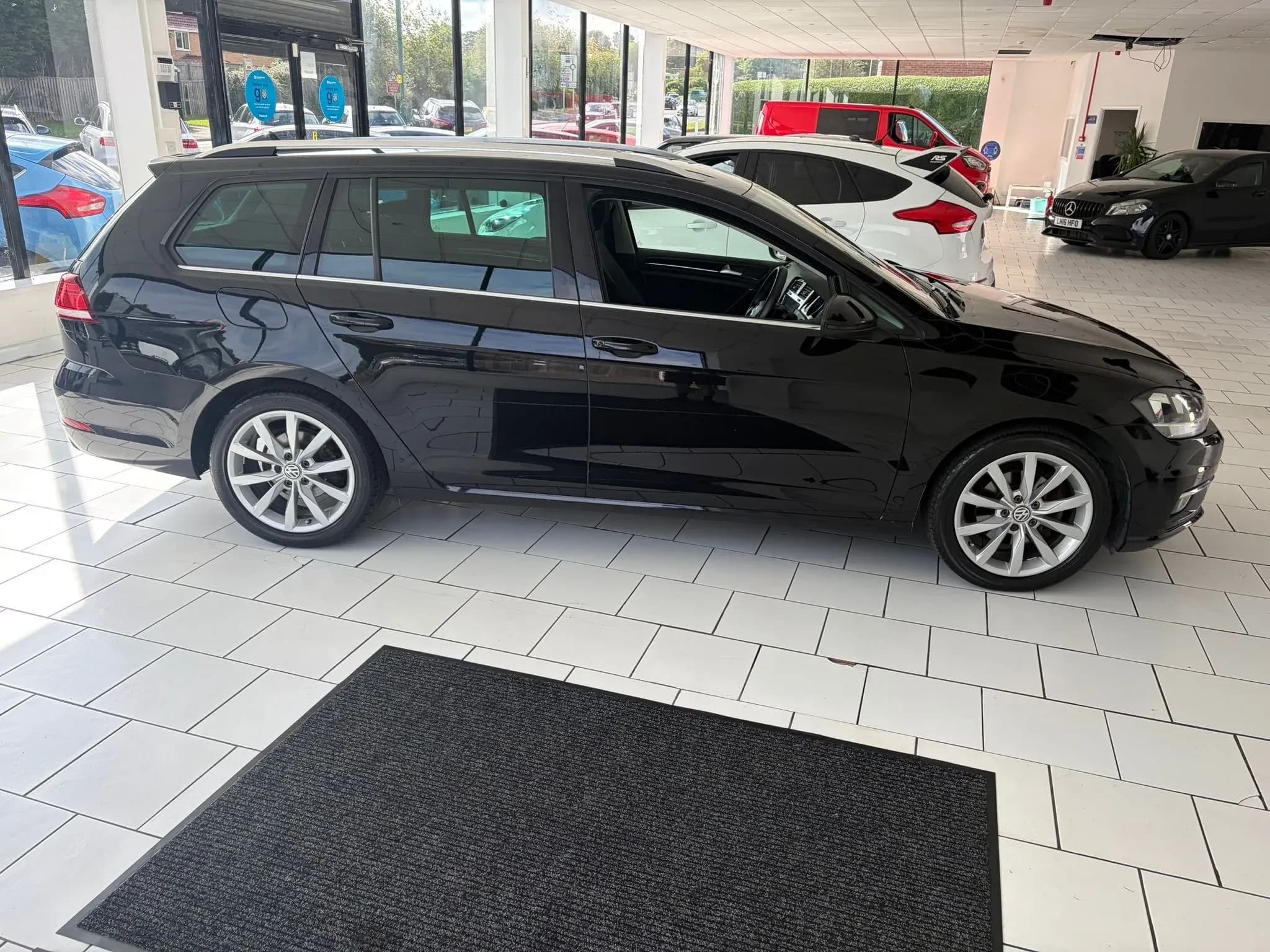 Vehicle photo — os profile
