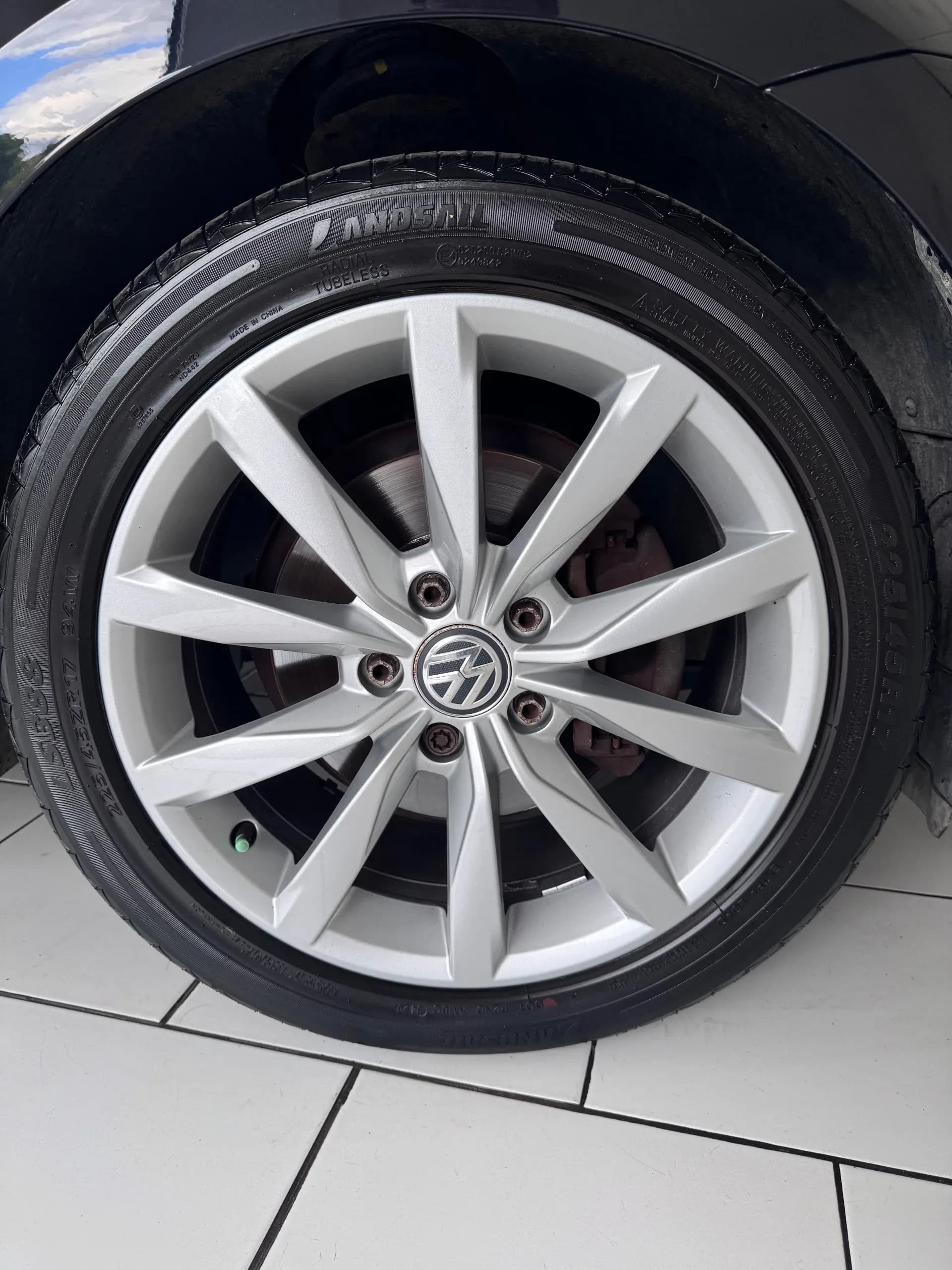 Vehicle photo — os front alloy