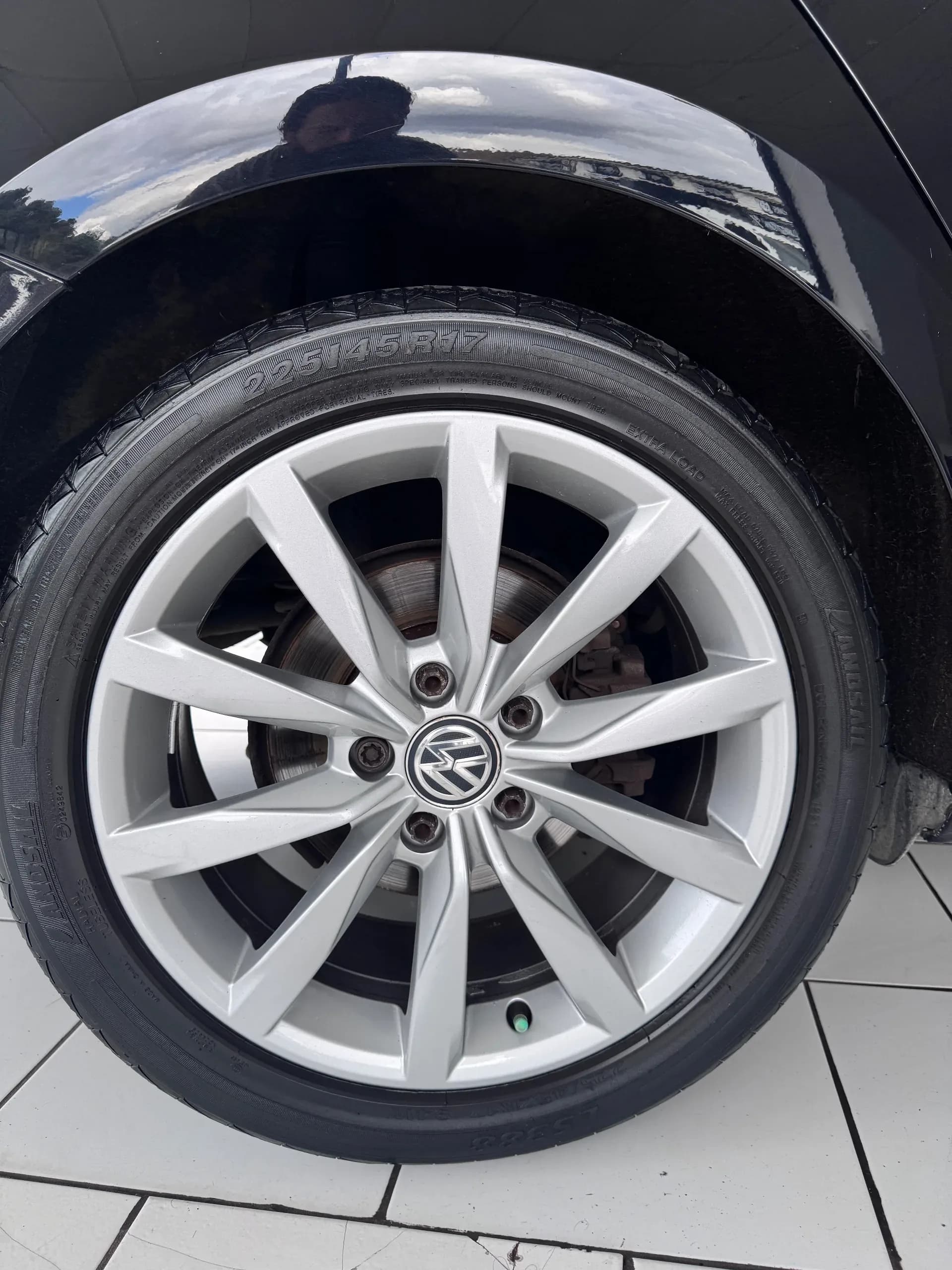 Vehicle photo — os rear alloy