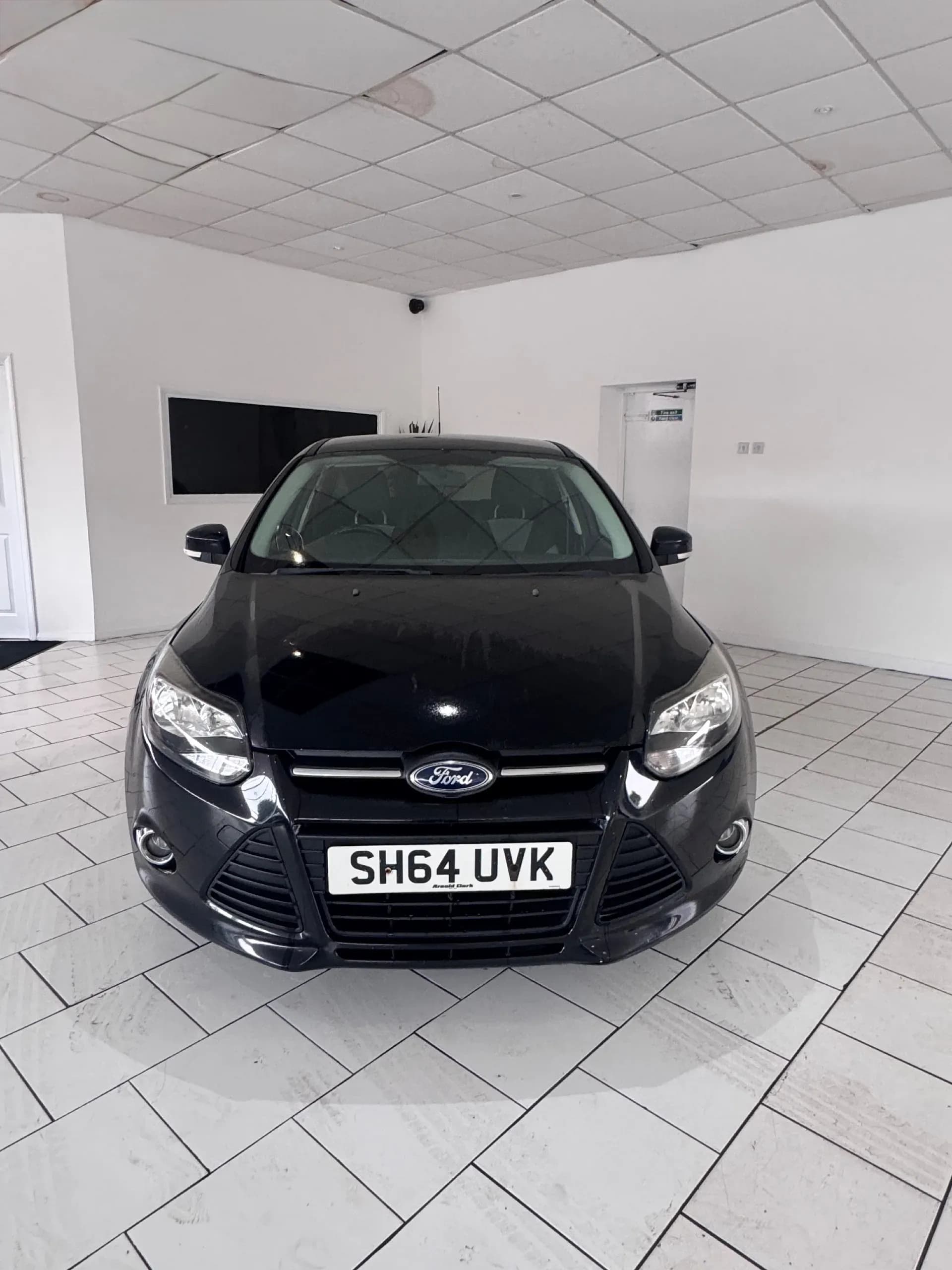 Vehicle photo — front
