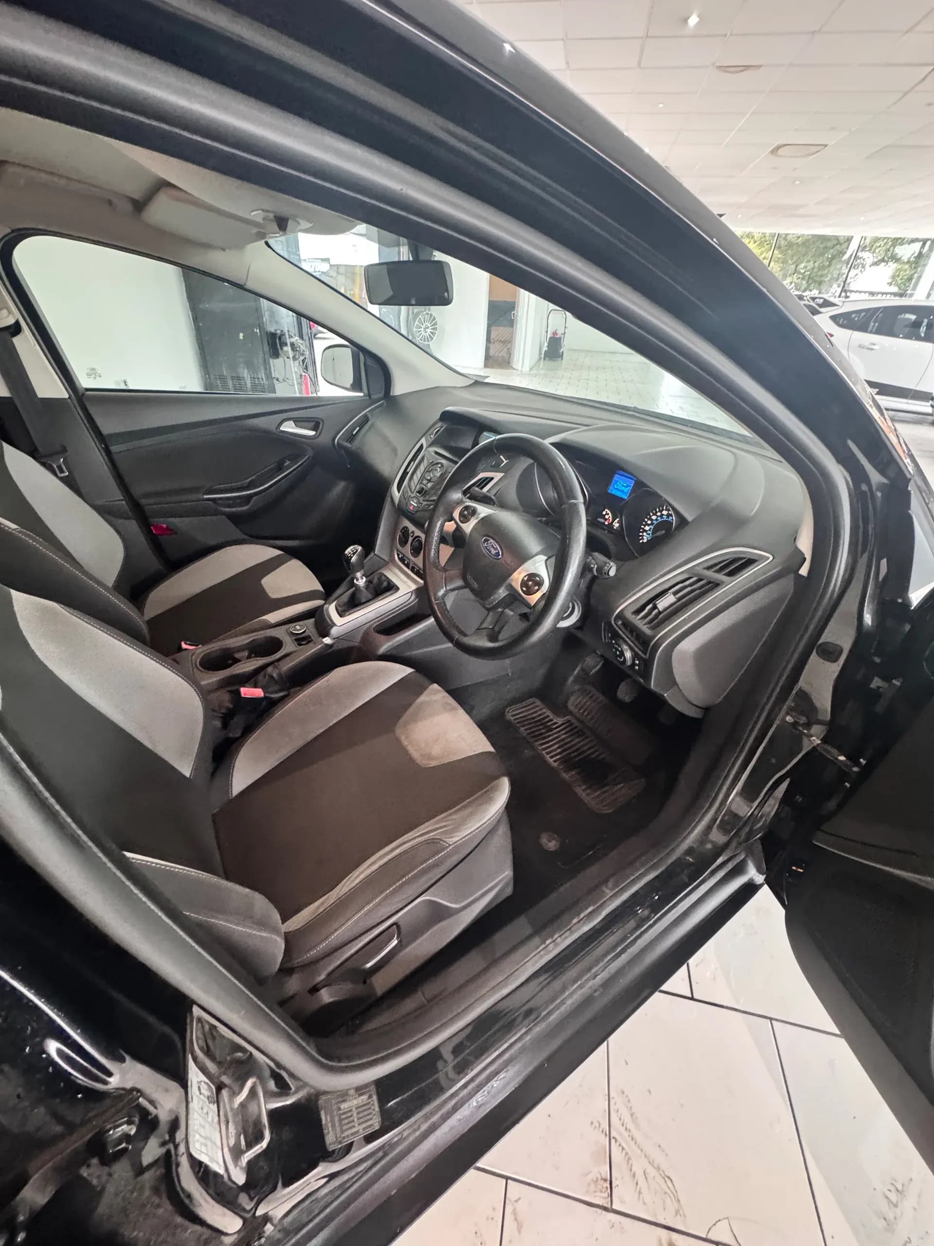 Vehicle photo — front interior