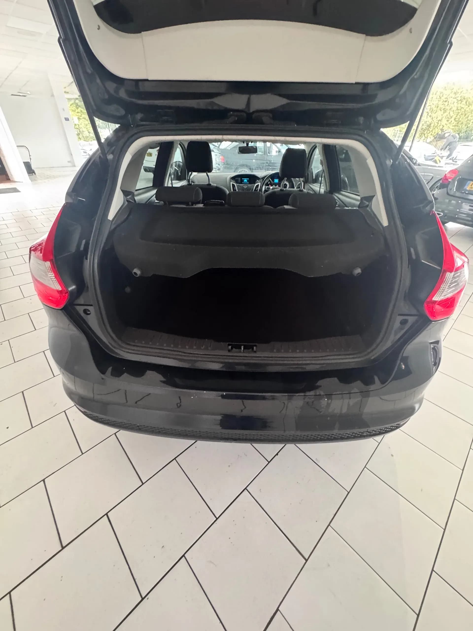 Vehicle photo — boot