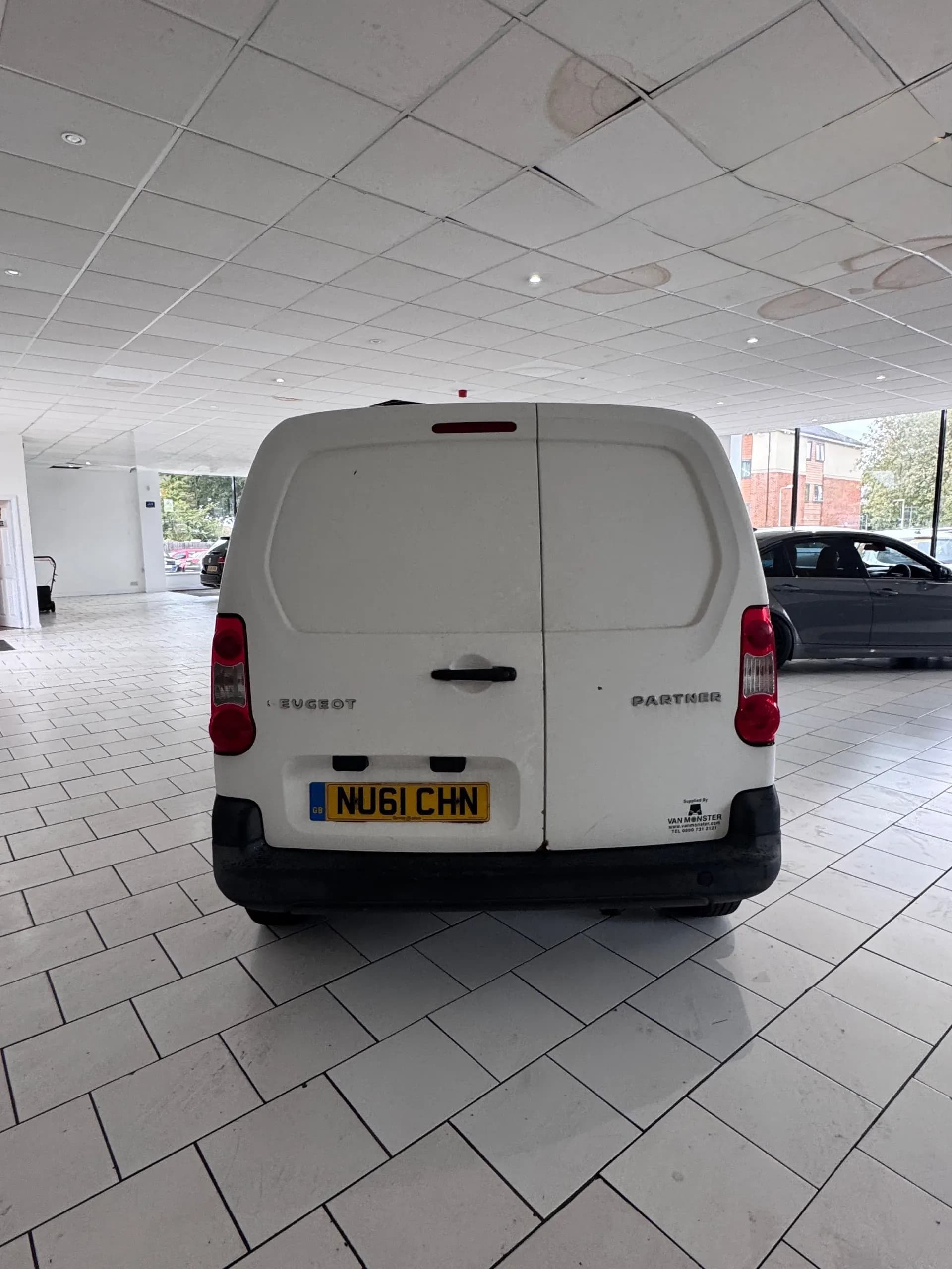 Vehicle photo — rear
