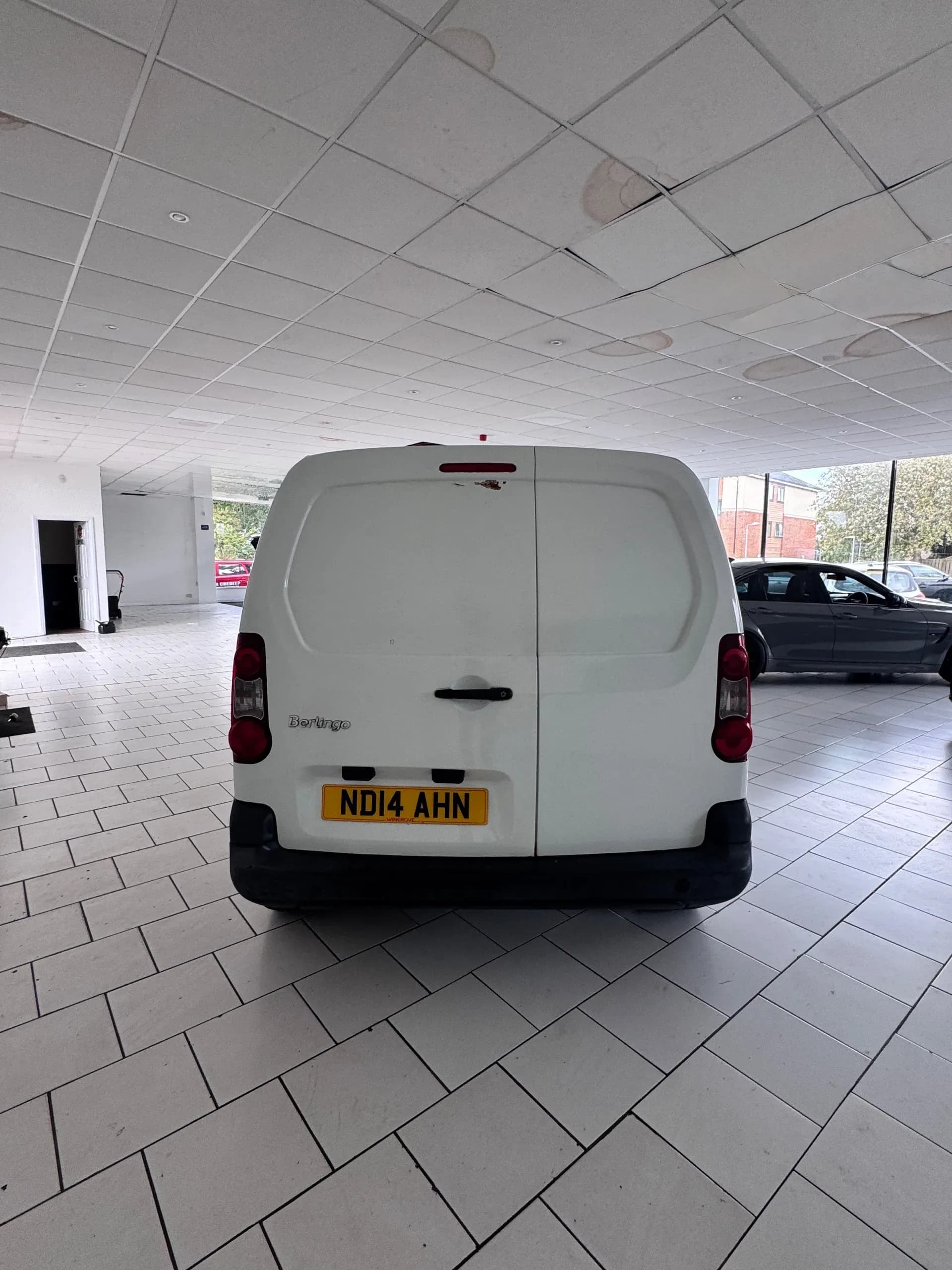 Vehicle photo — rear