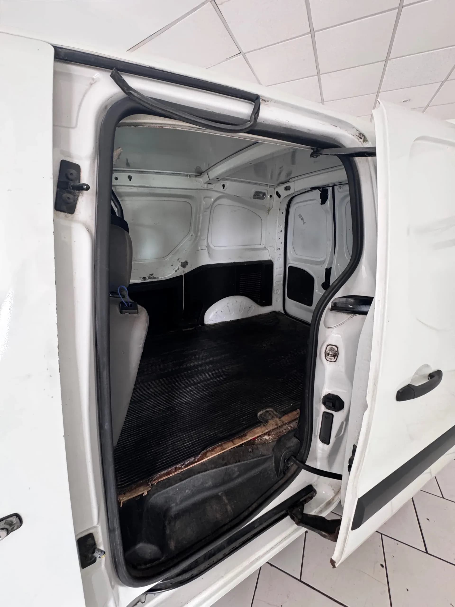 Vehicle photo — rear interior