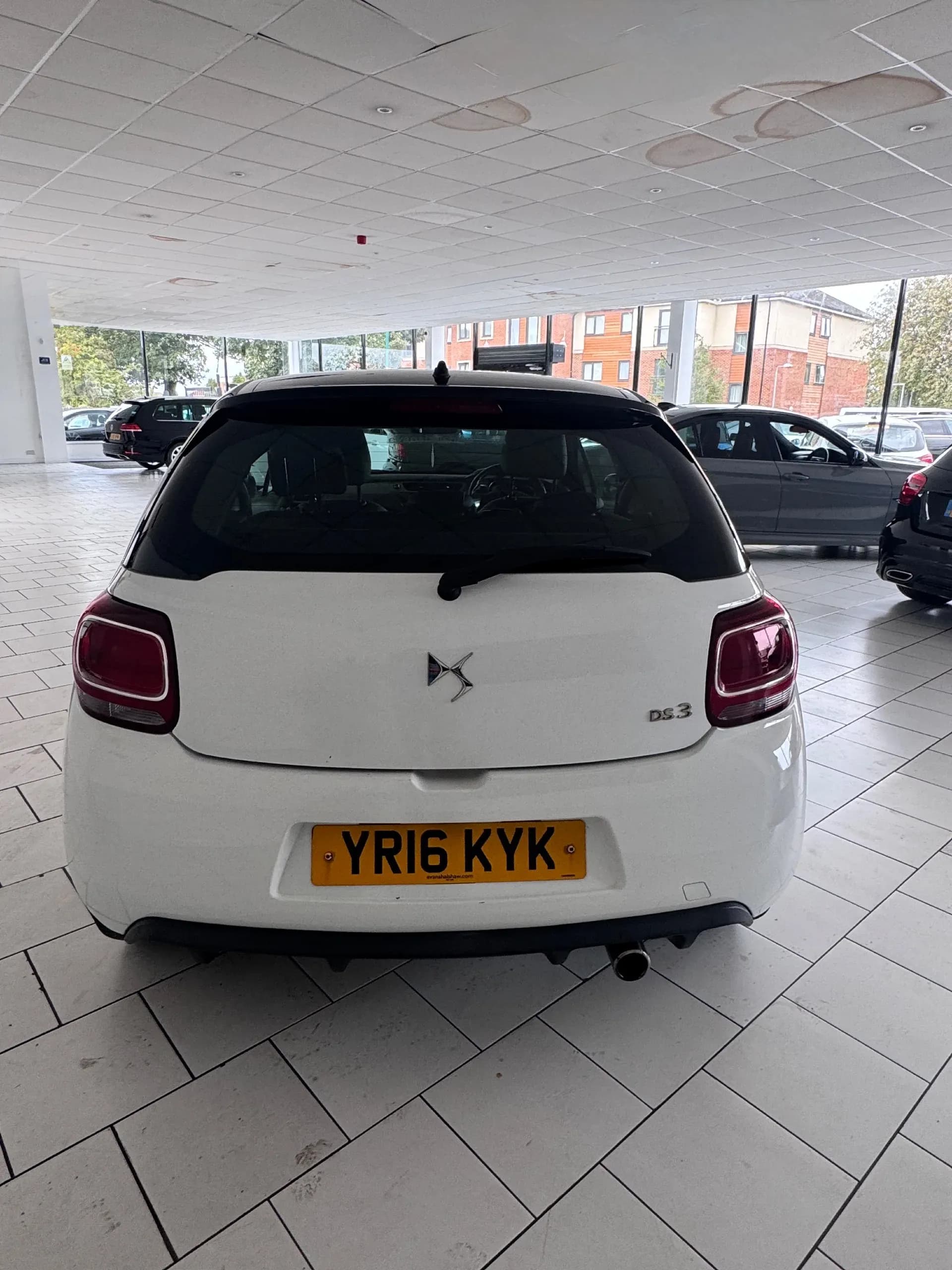 Vehicle photo — rear