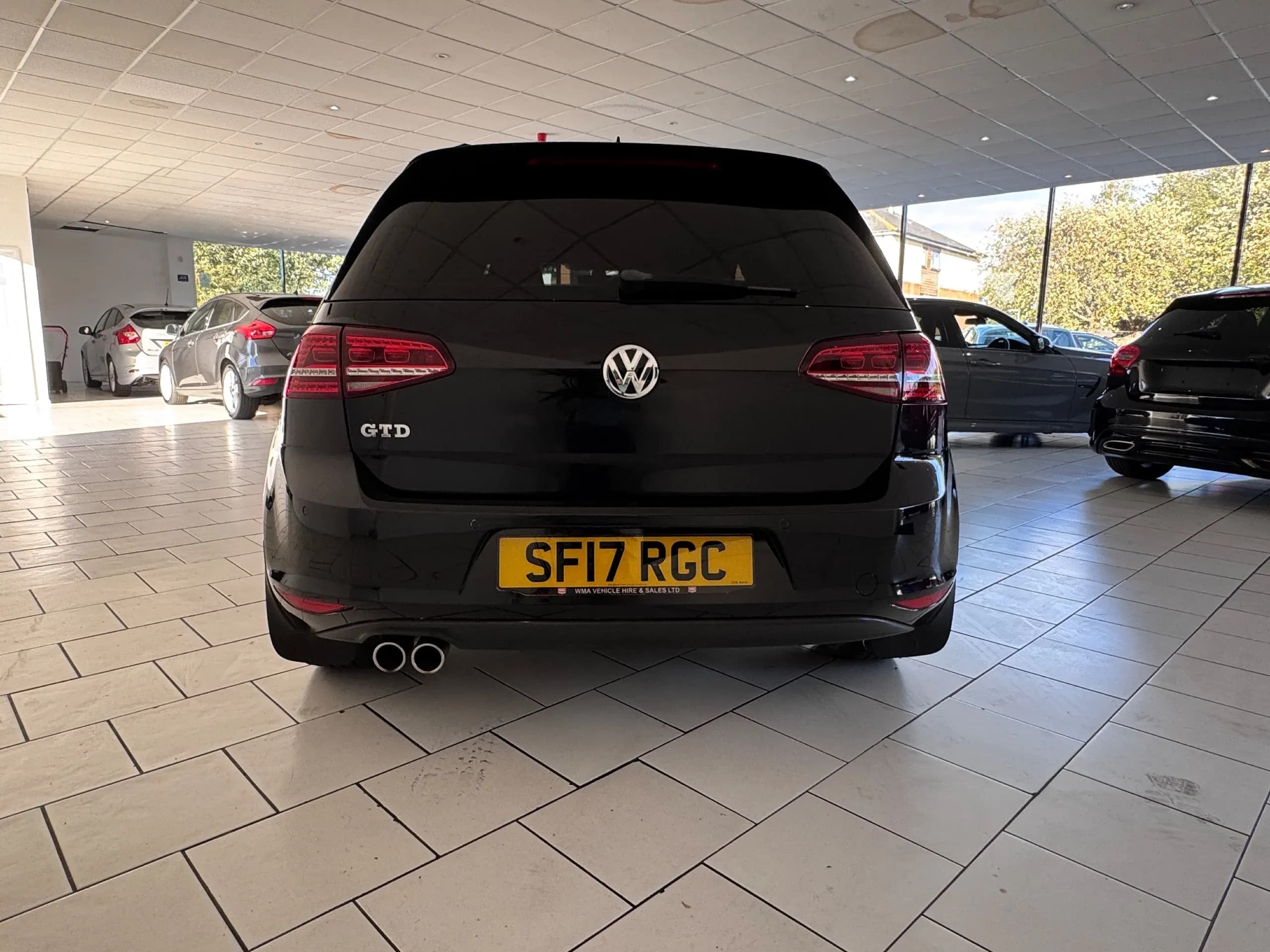 Vehicle photo — rear