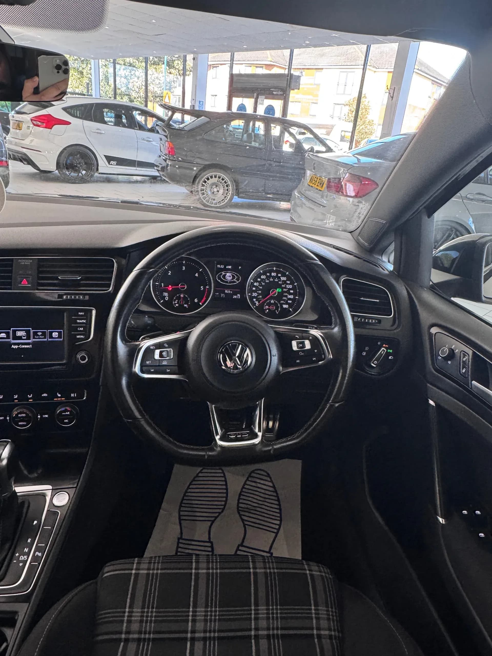 Vehicle photo — dashboard