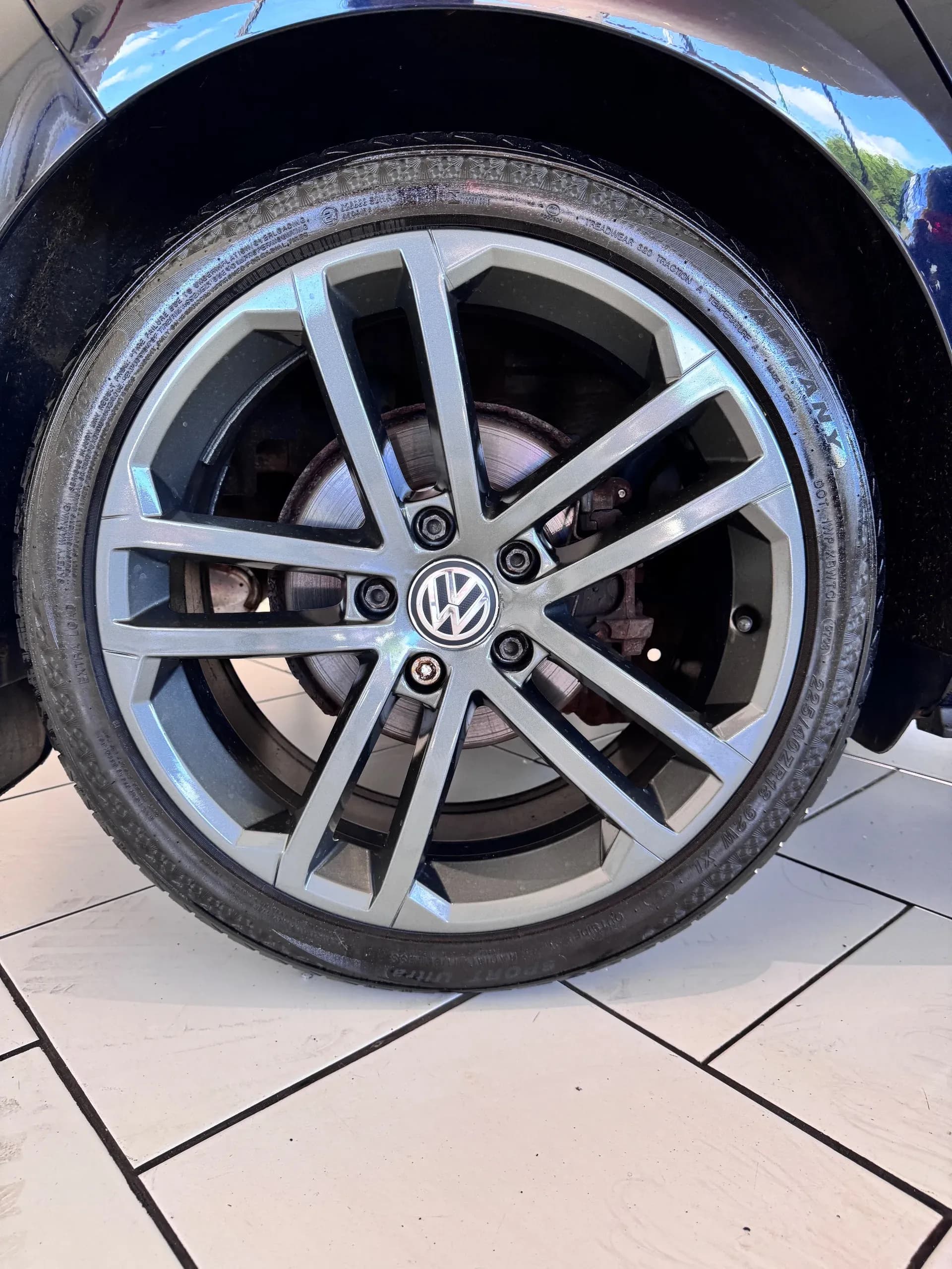 Vehicle photo — os rear alloy