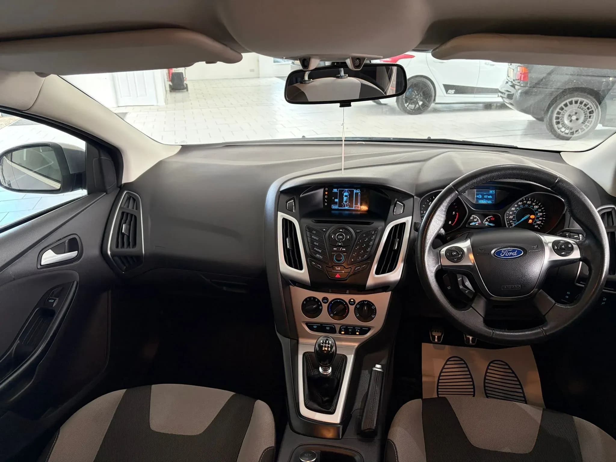 Vehicle photo — dashboard