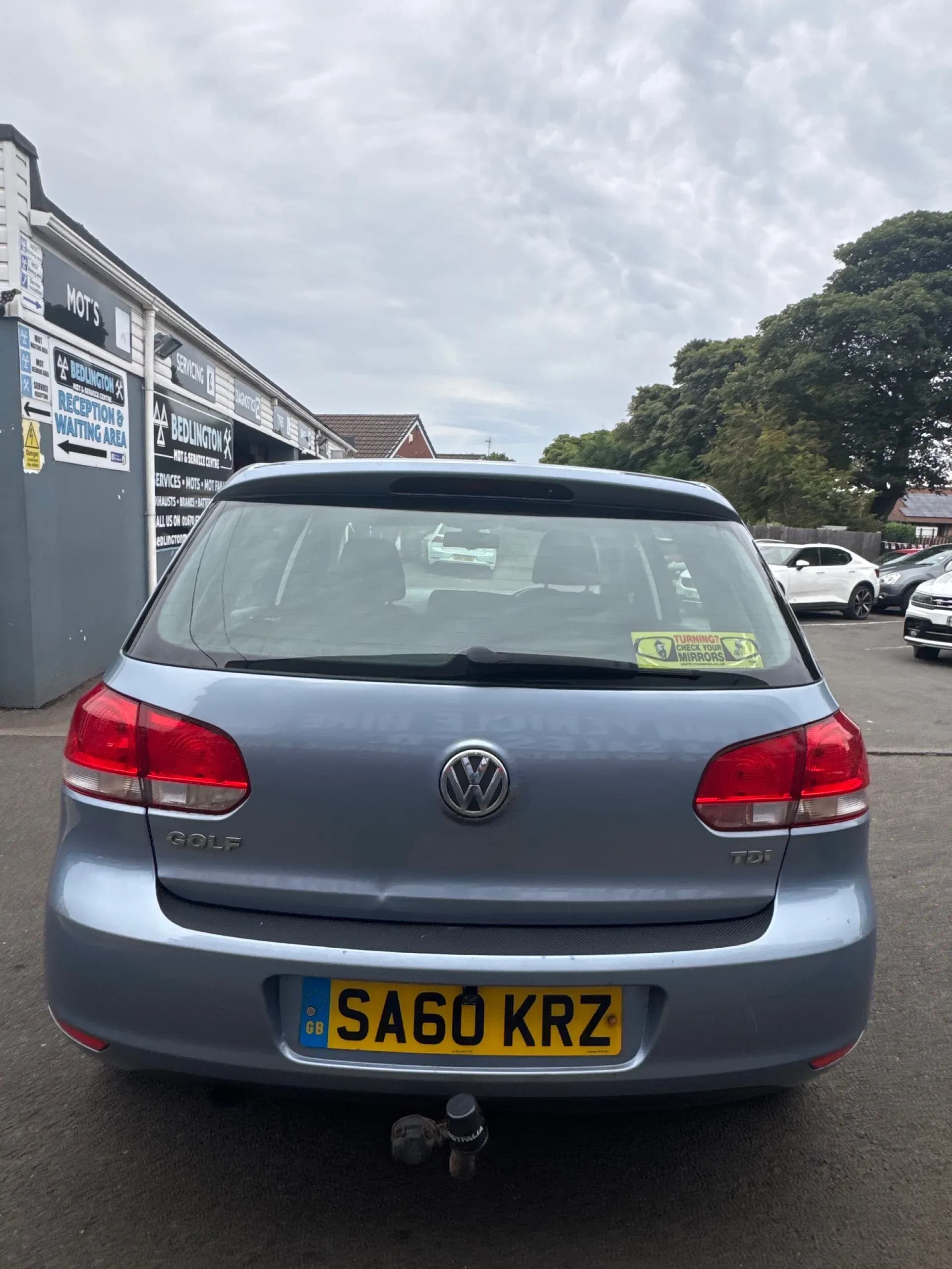 Vehicle photo — rear