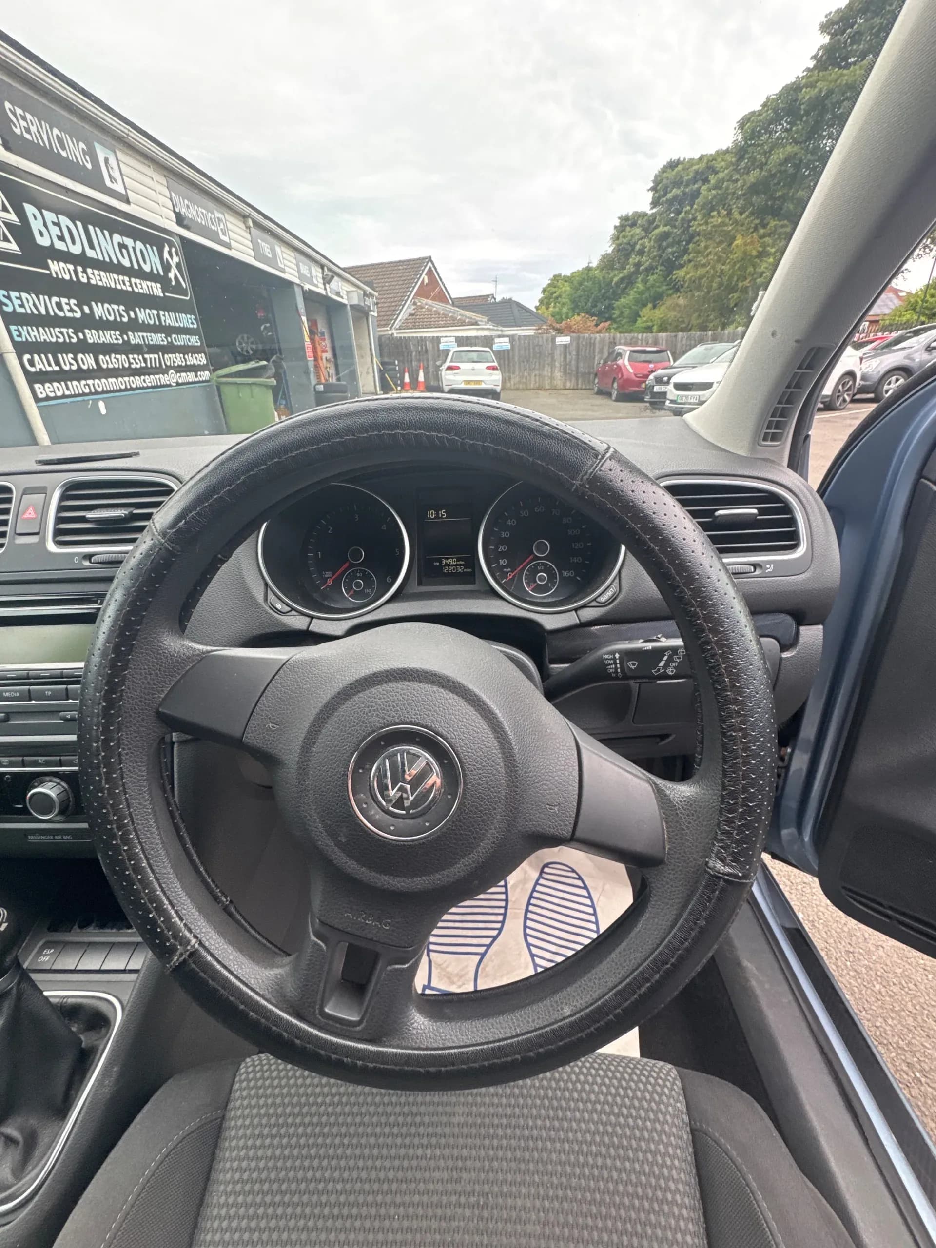 Vehicle photo — dashboard