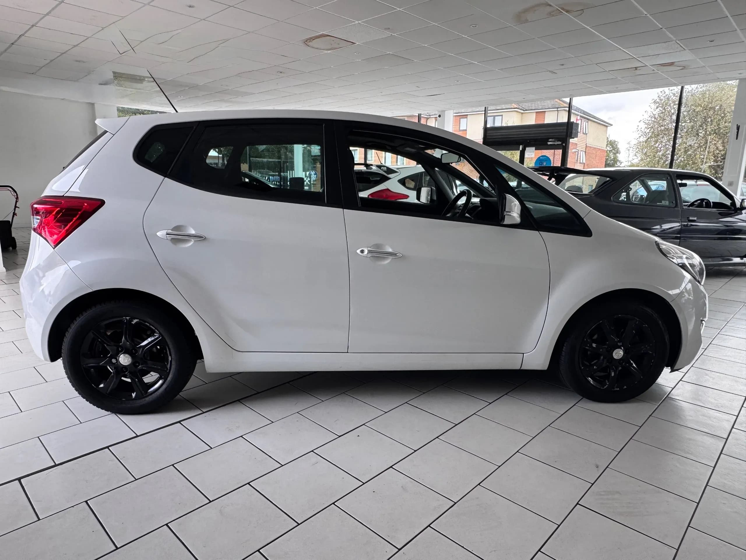 Vehicle photo — os profile