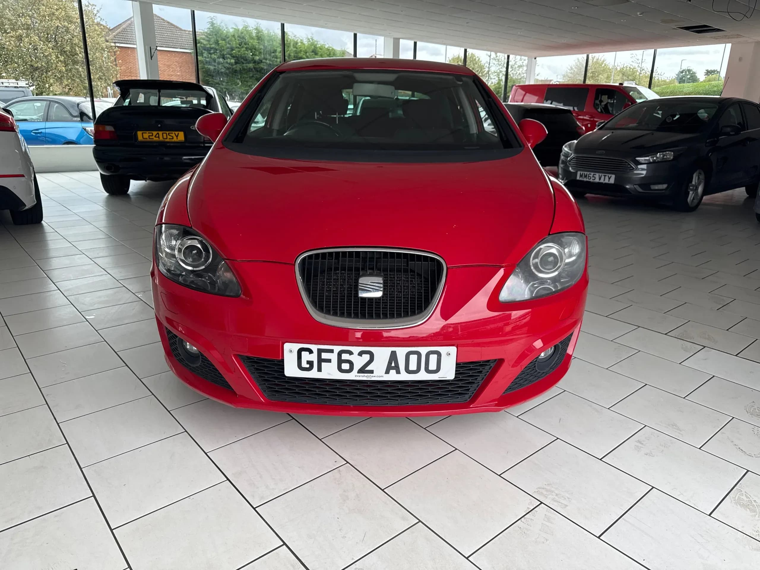 Vehicle photo — front
