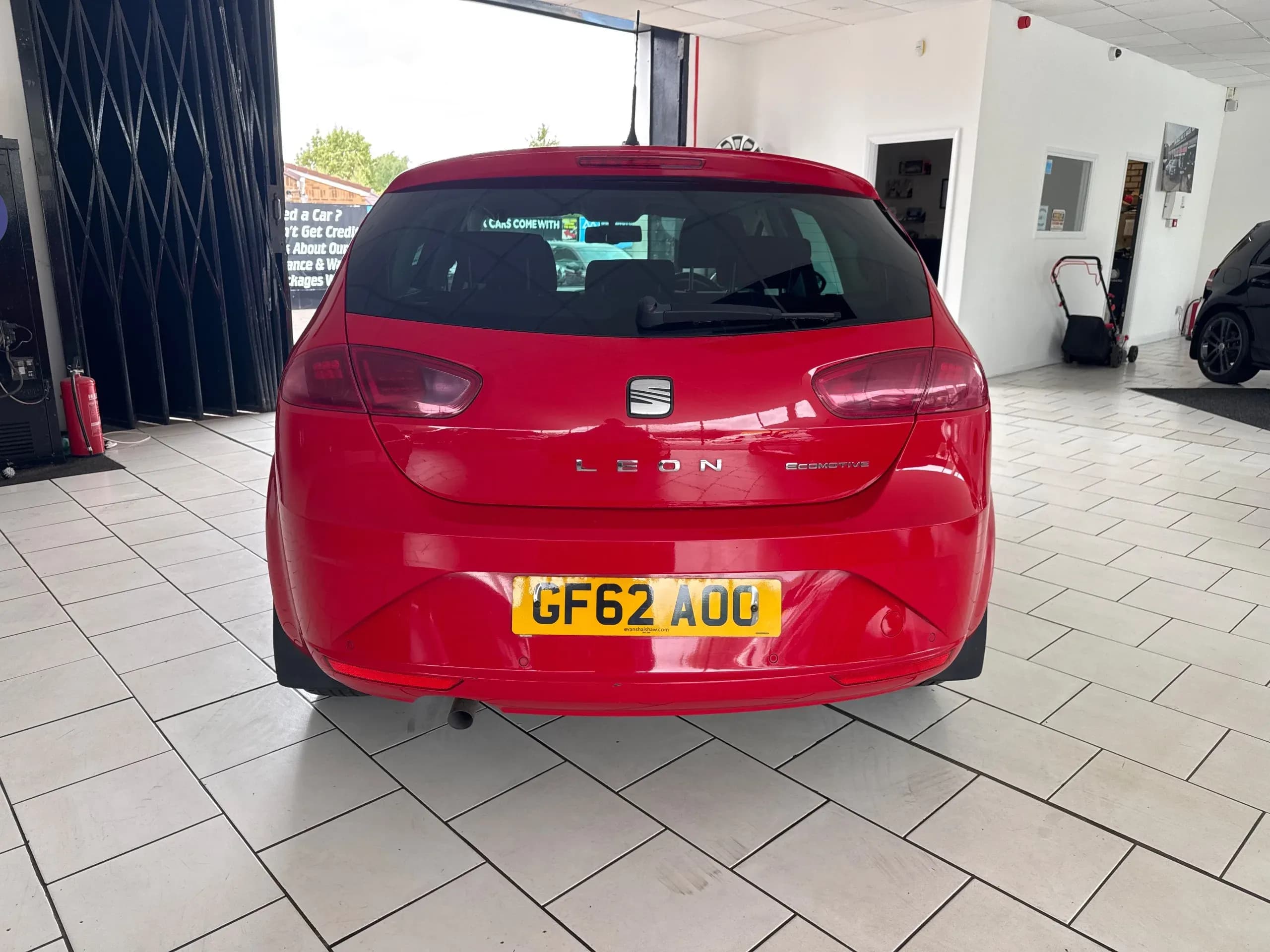 Vehicle photo — rear