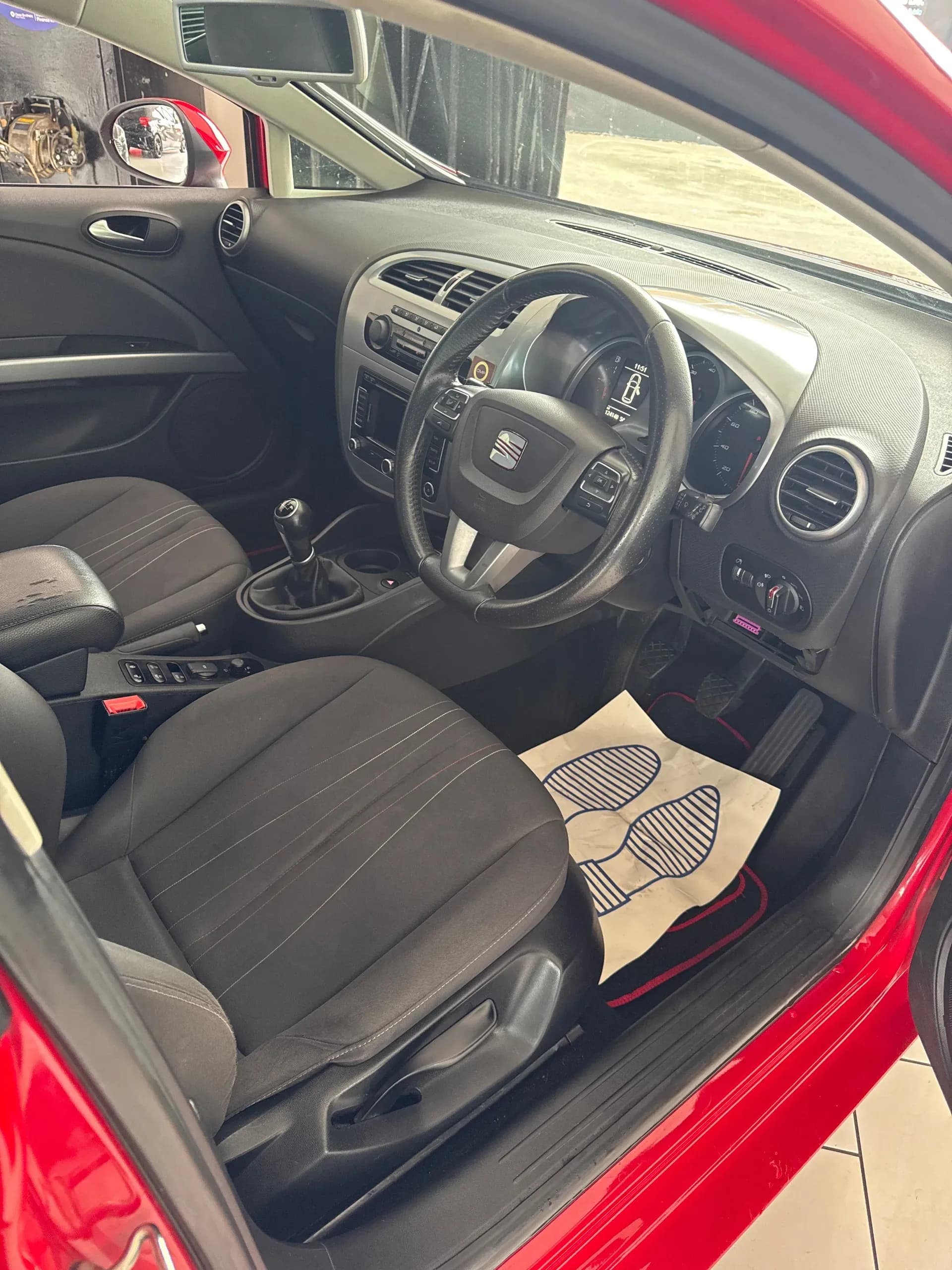 Vehicle photo — front interior