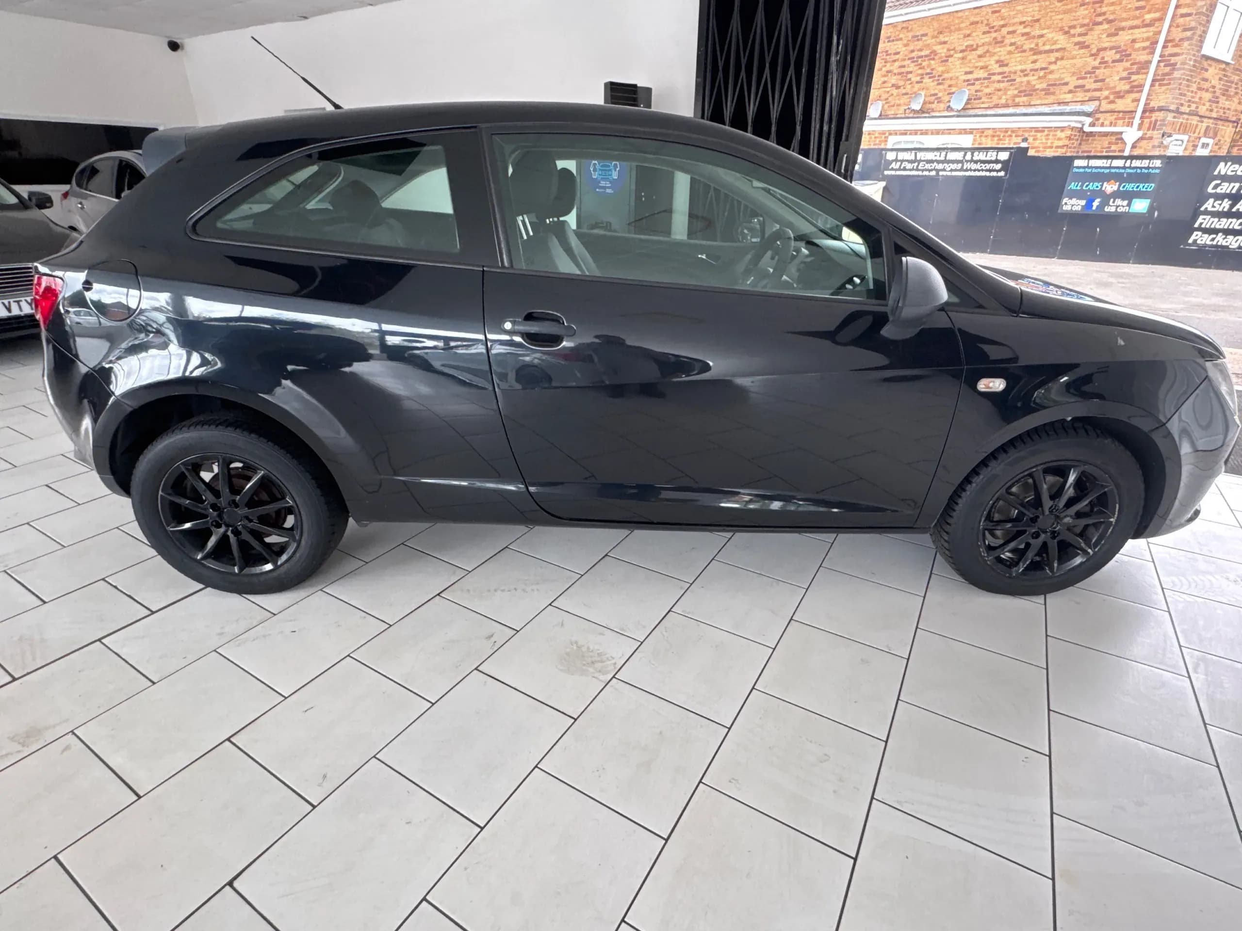 Vehicle photo — os profile