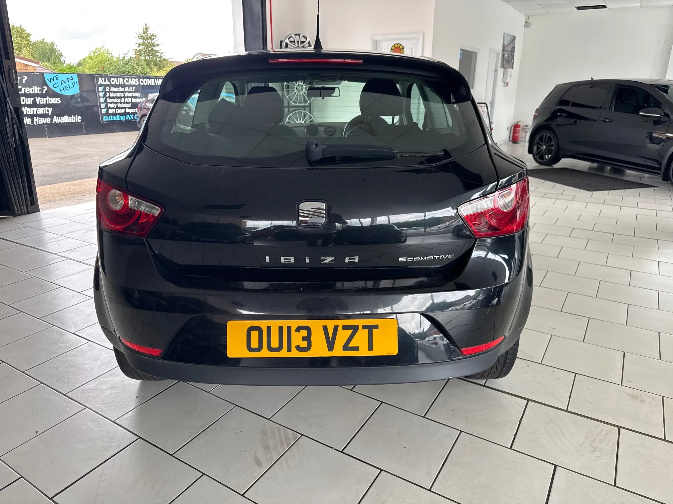 Vehicle photo — rear