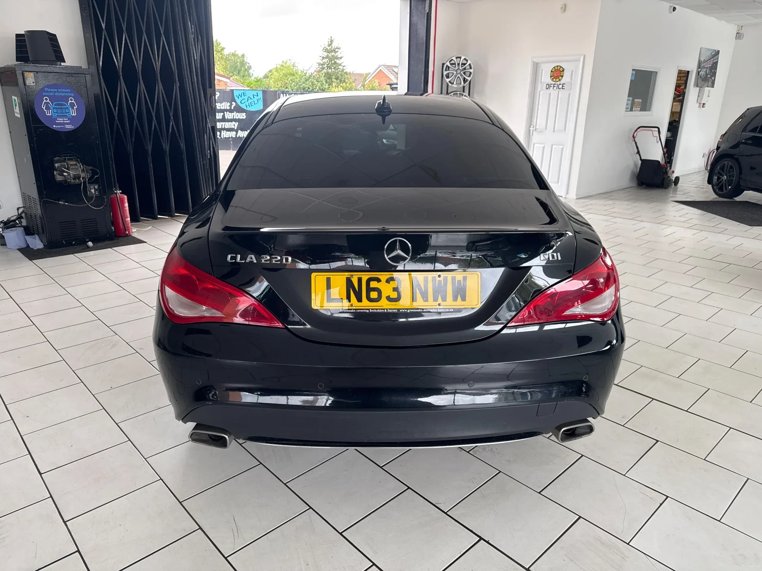 Vehicle photo — rear