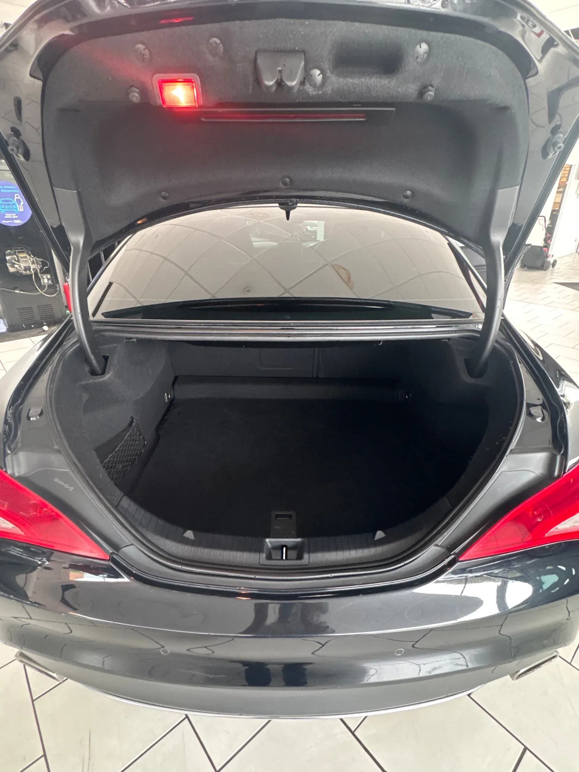 Vehicle photo — boot