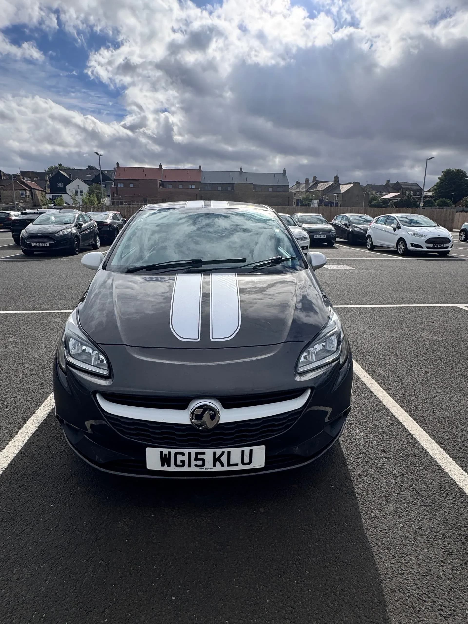 Vehicle photo — front