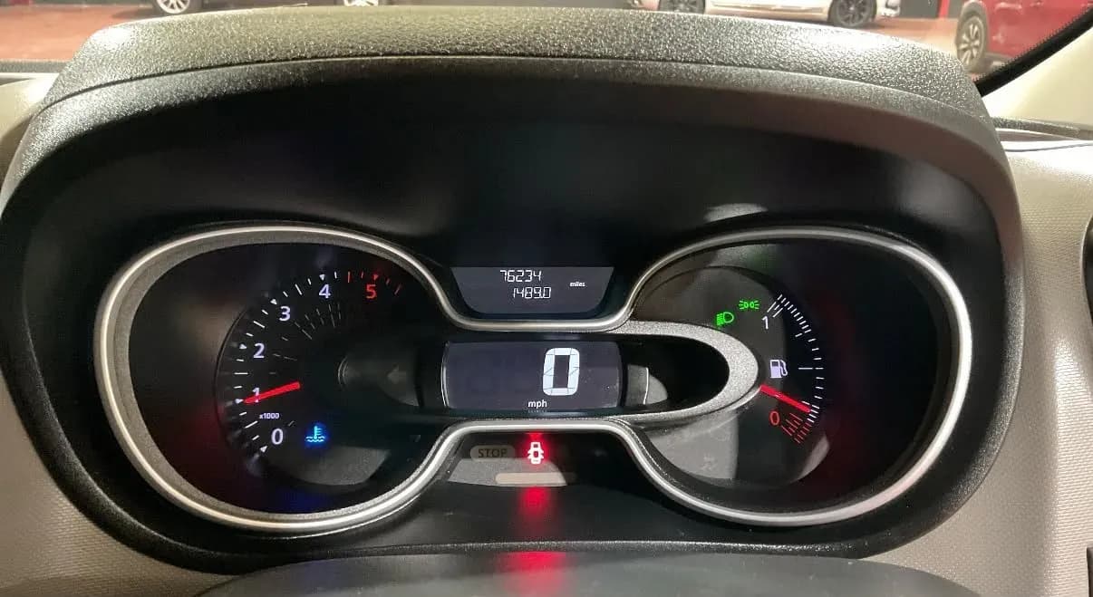 Vehicle photo — dashboard