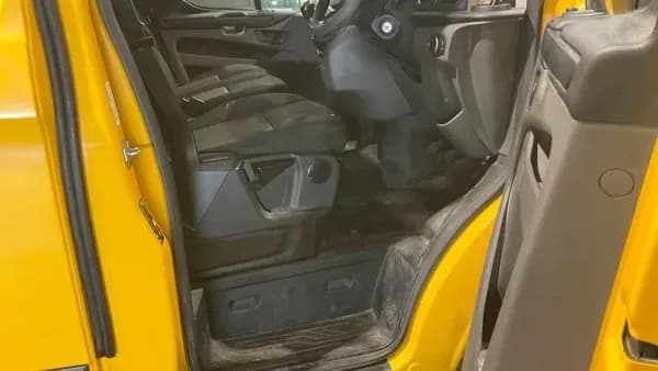 Vehicle photo — front interior