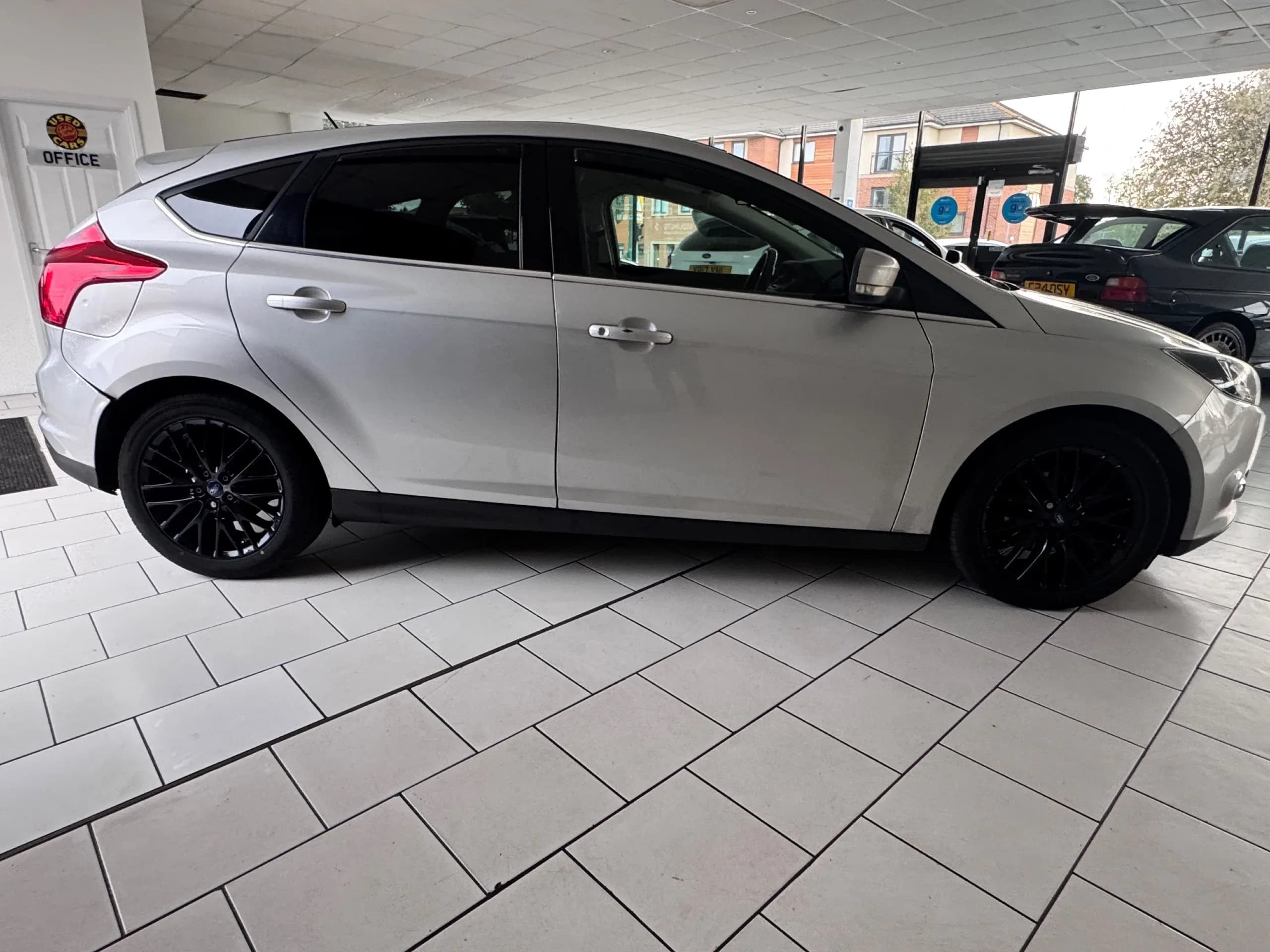 Vehicle photo — os profile