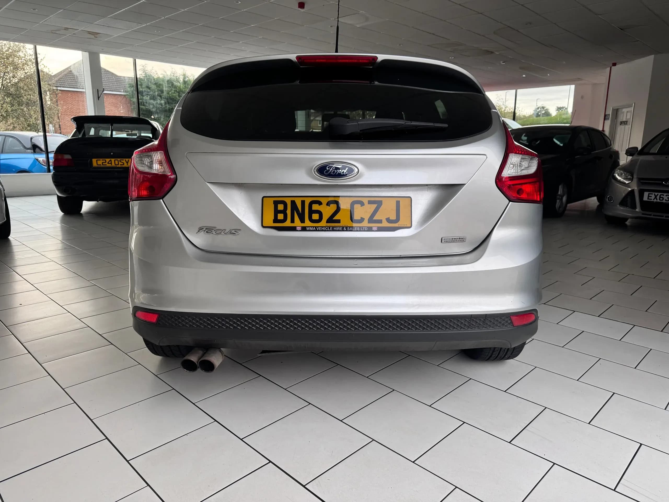 Vehicle photo — rear