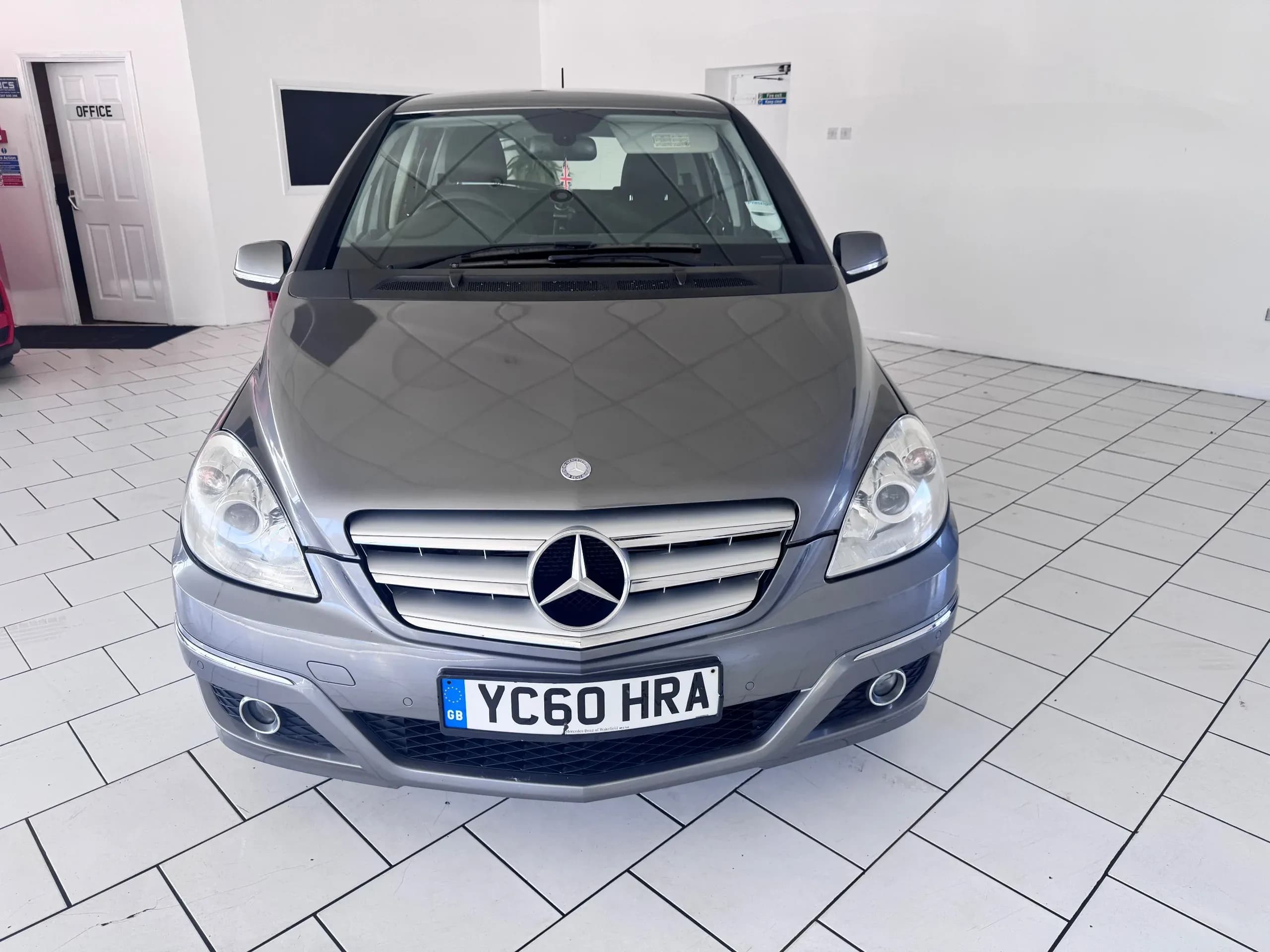 Vehicle photo — front