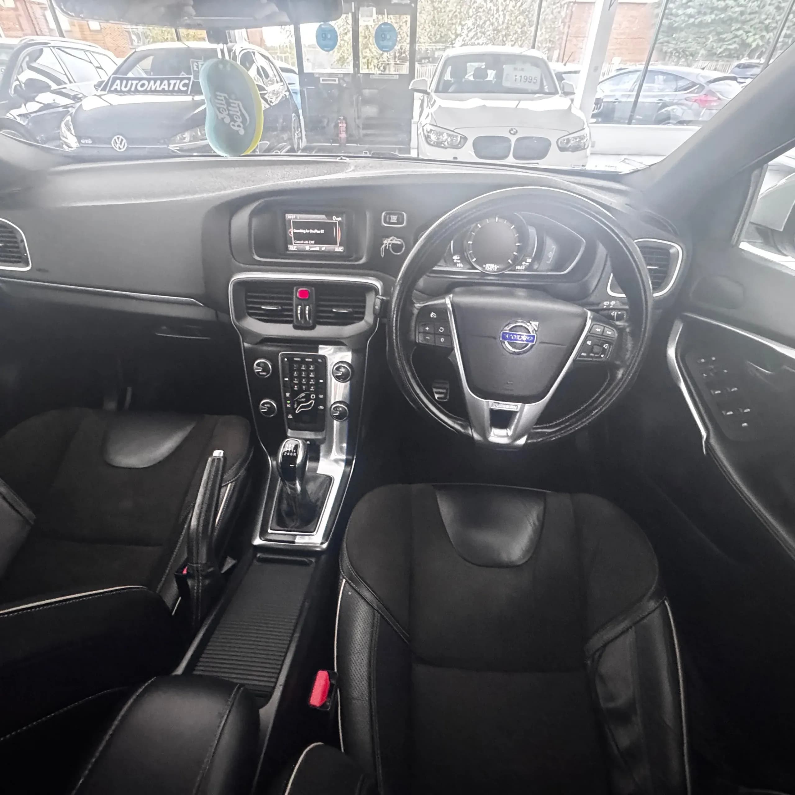Vehicle photo — dashboard