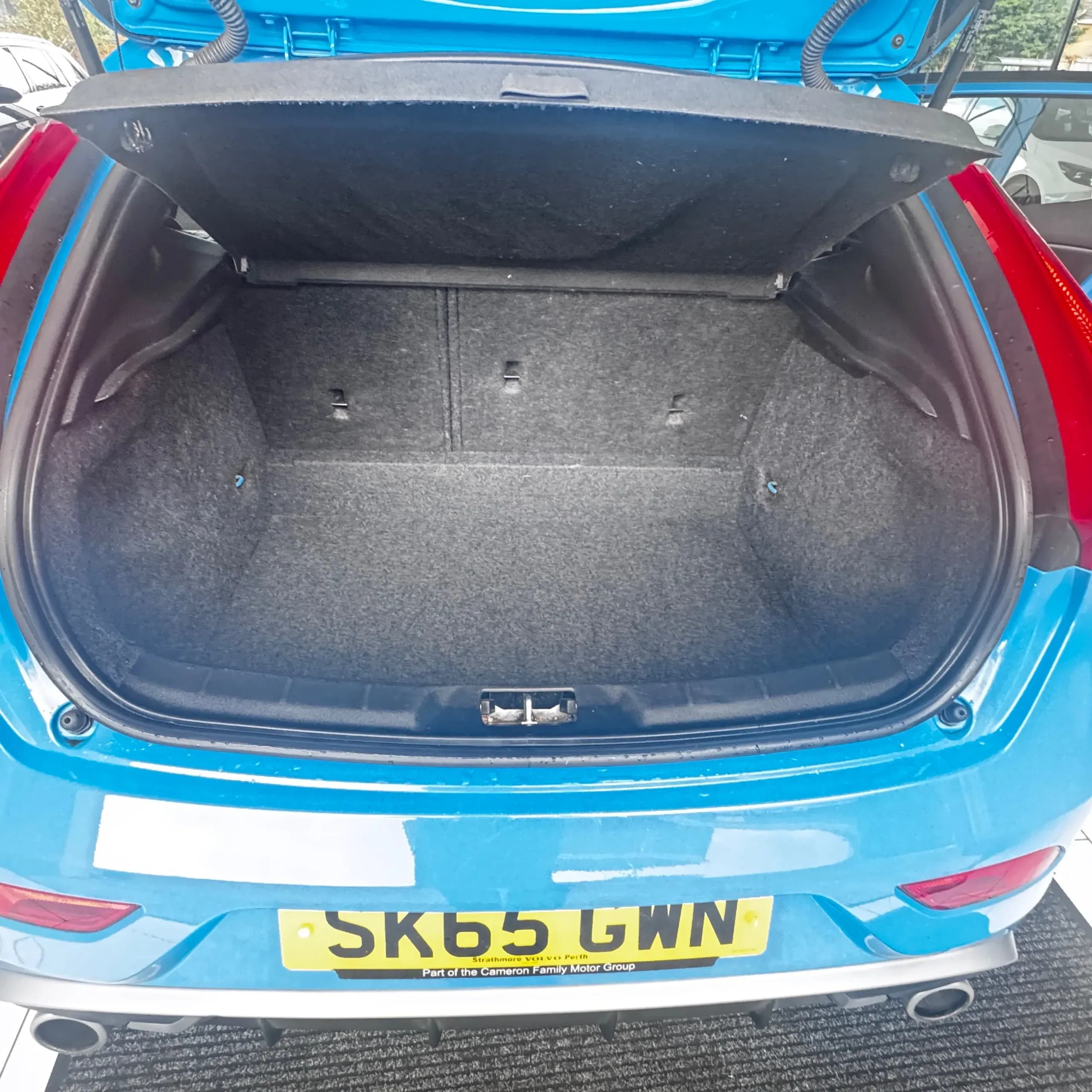 Vehicle photo — boot