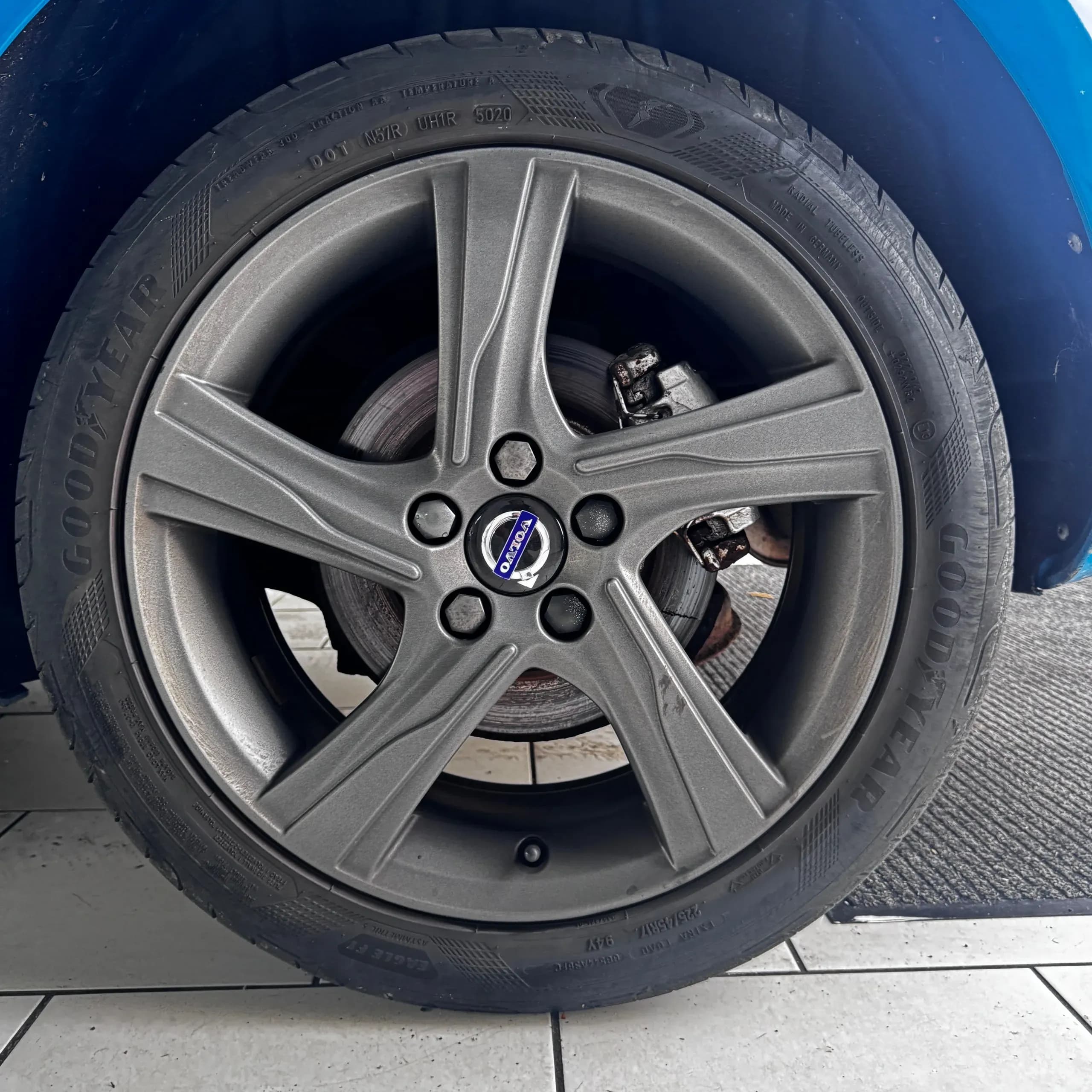Vehicle photo — ns rear alloy