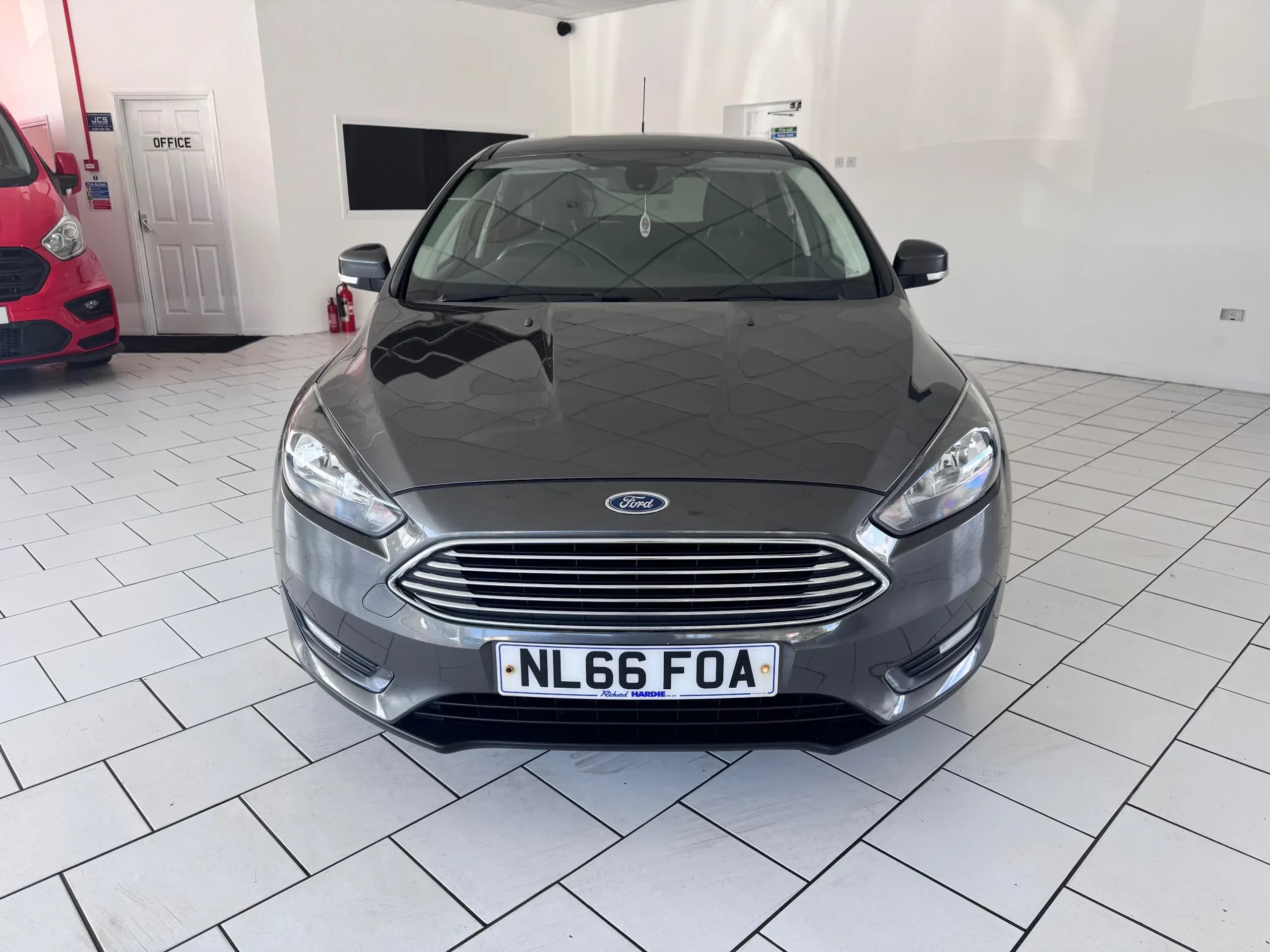 Vehicle photo — front