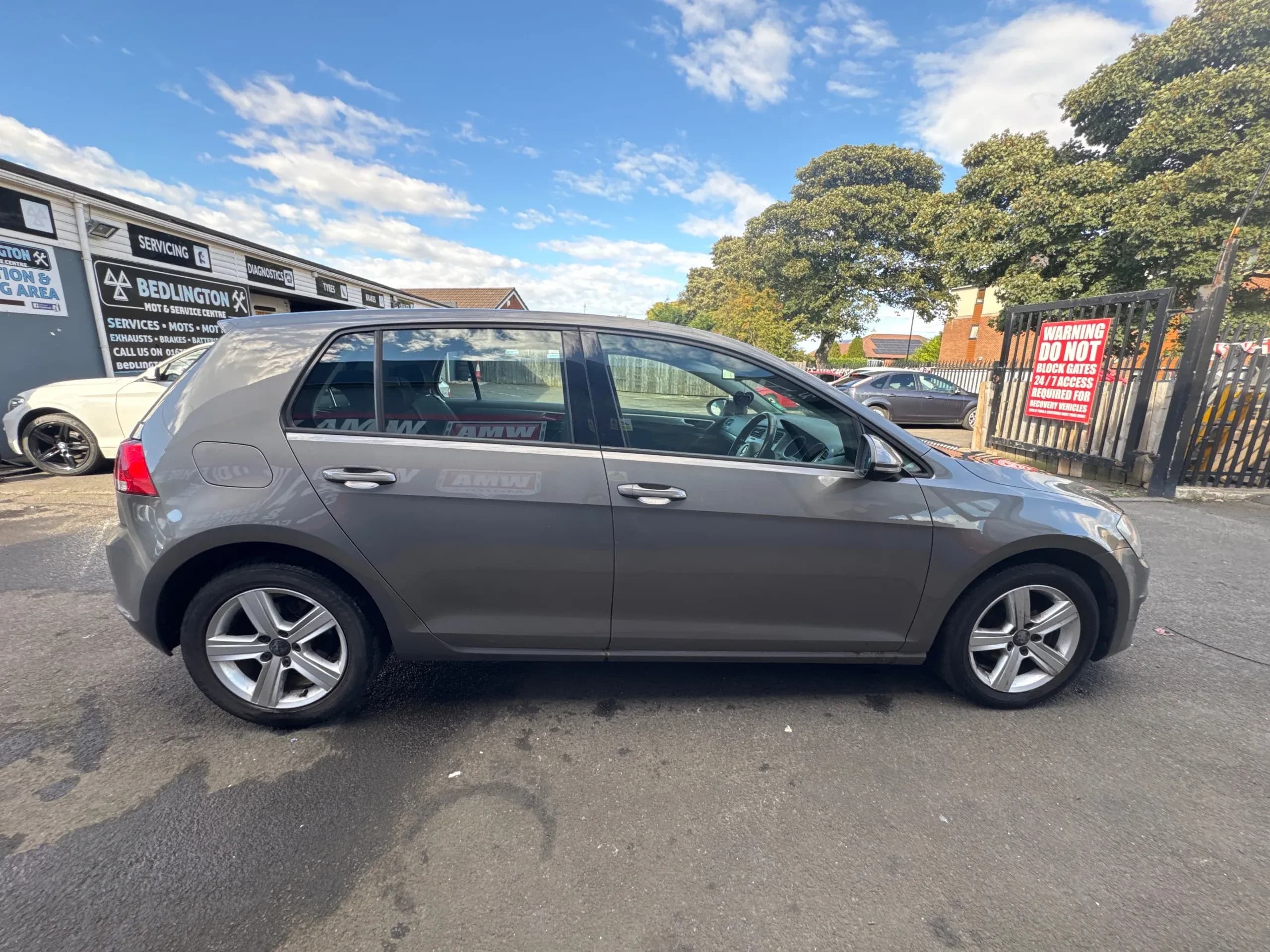 Vehicle photo — os profile
