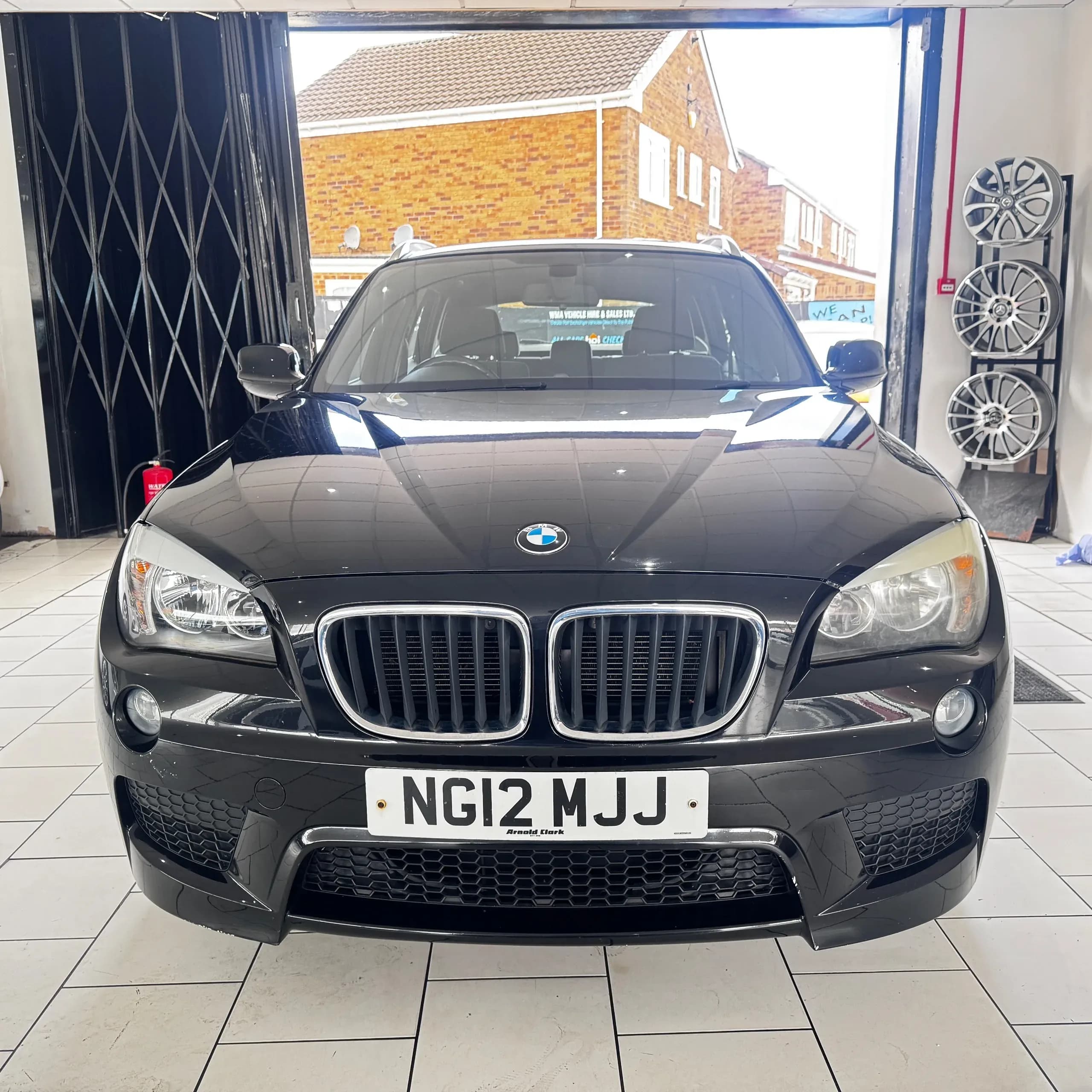 Vehicle photo — front