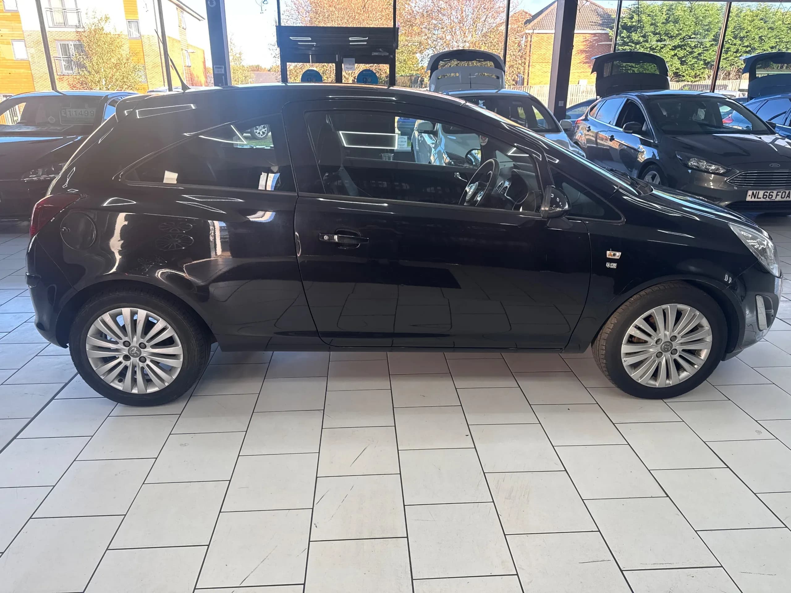 Vehicle photo — os profile