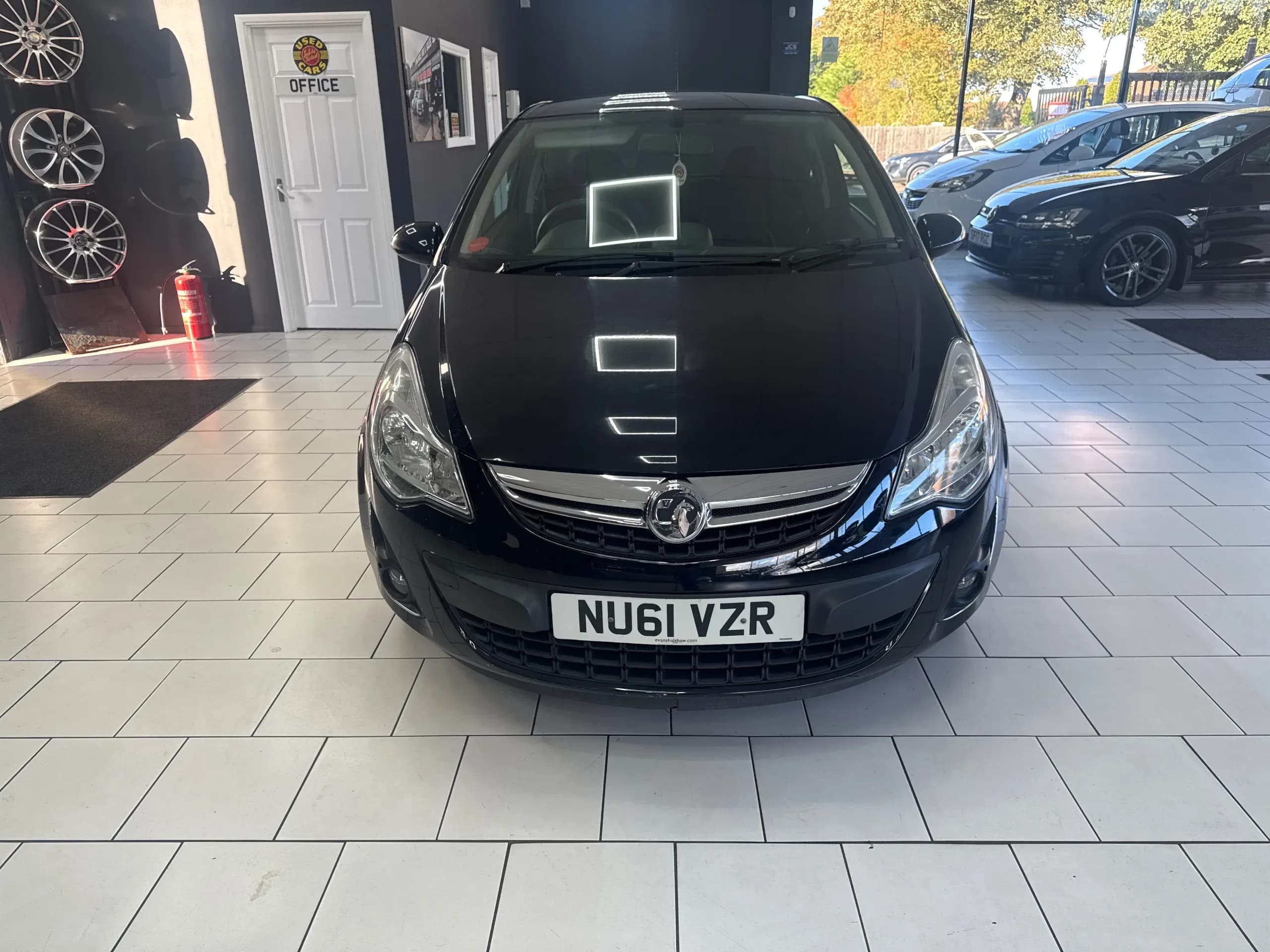 Vehicle photo — front