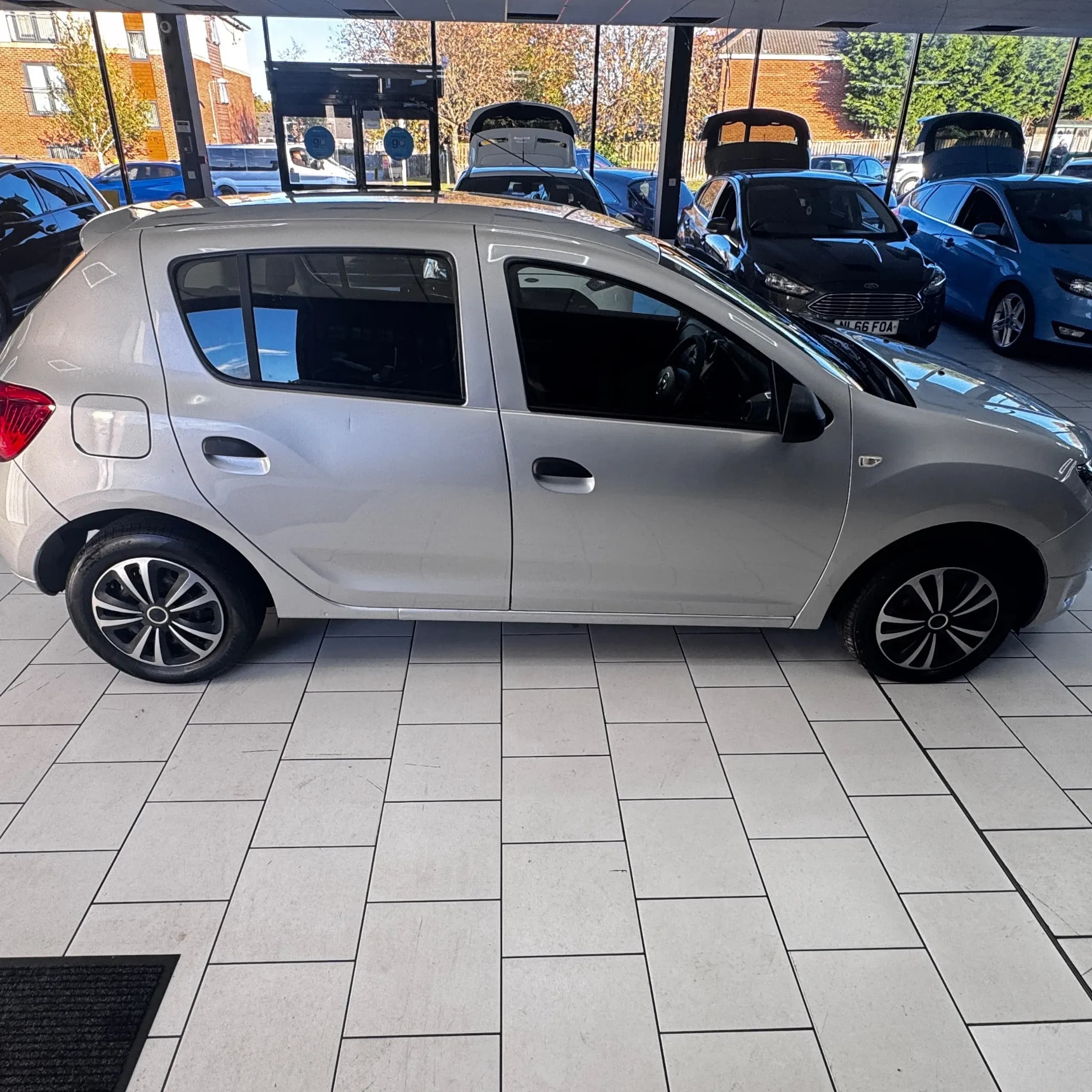 Vehicle photo — os profile