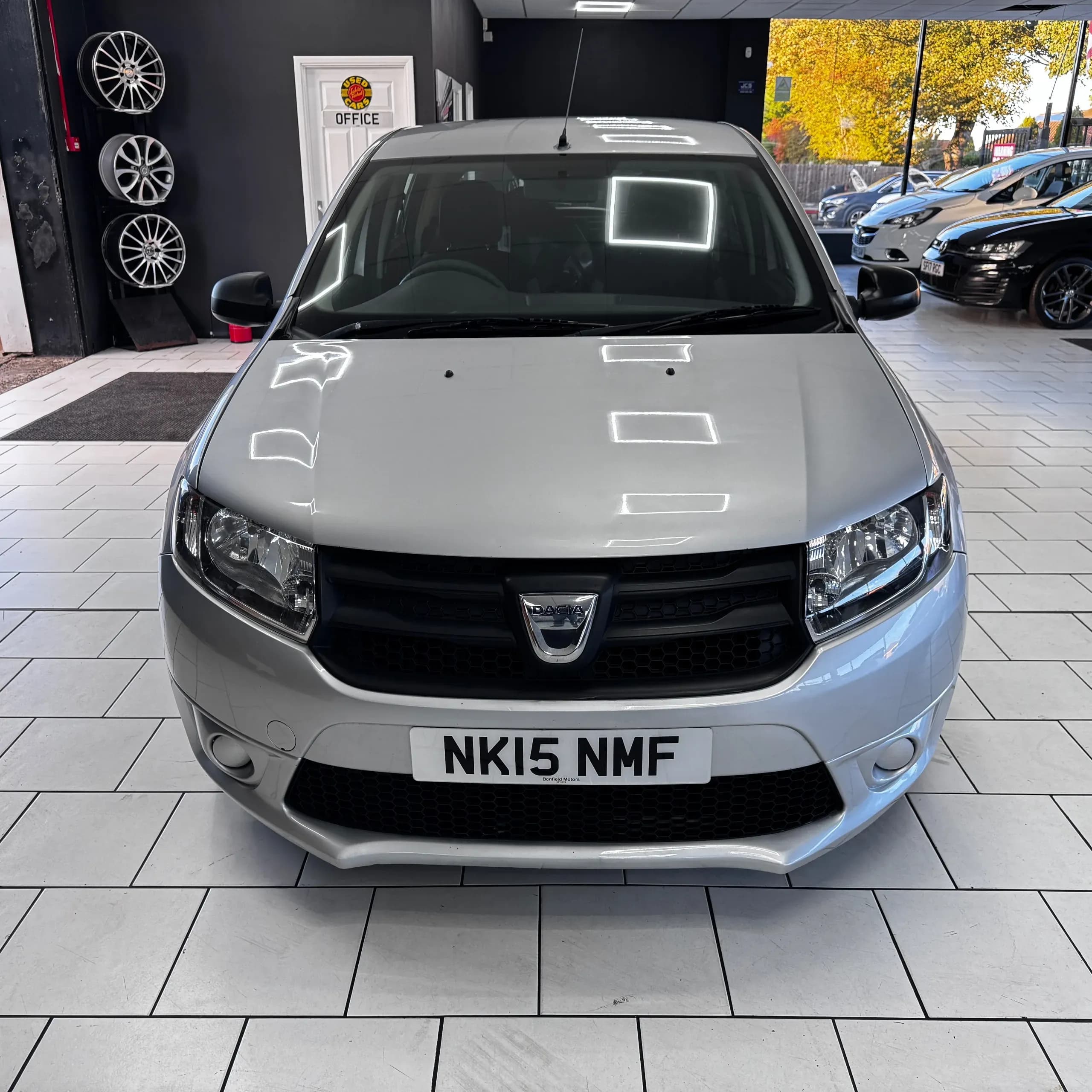 Vehicle photo — front