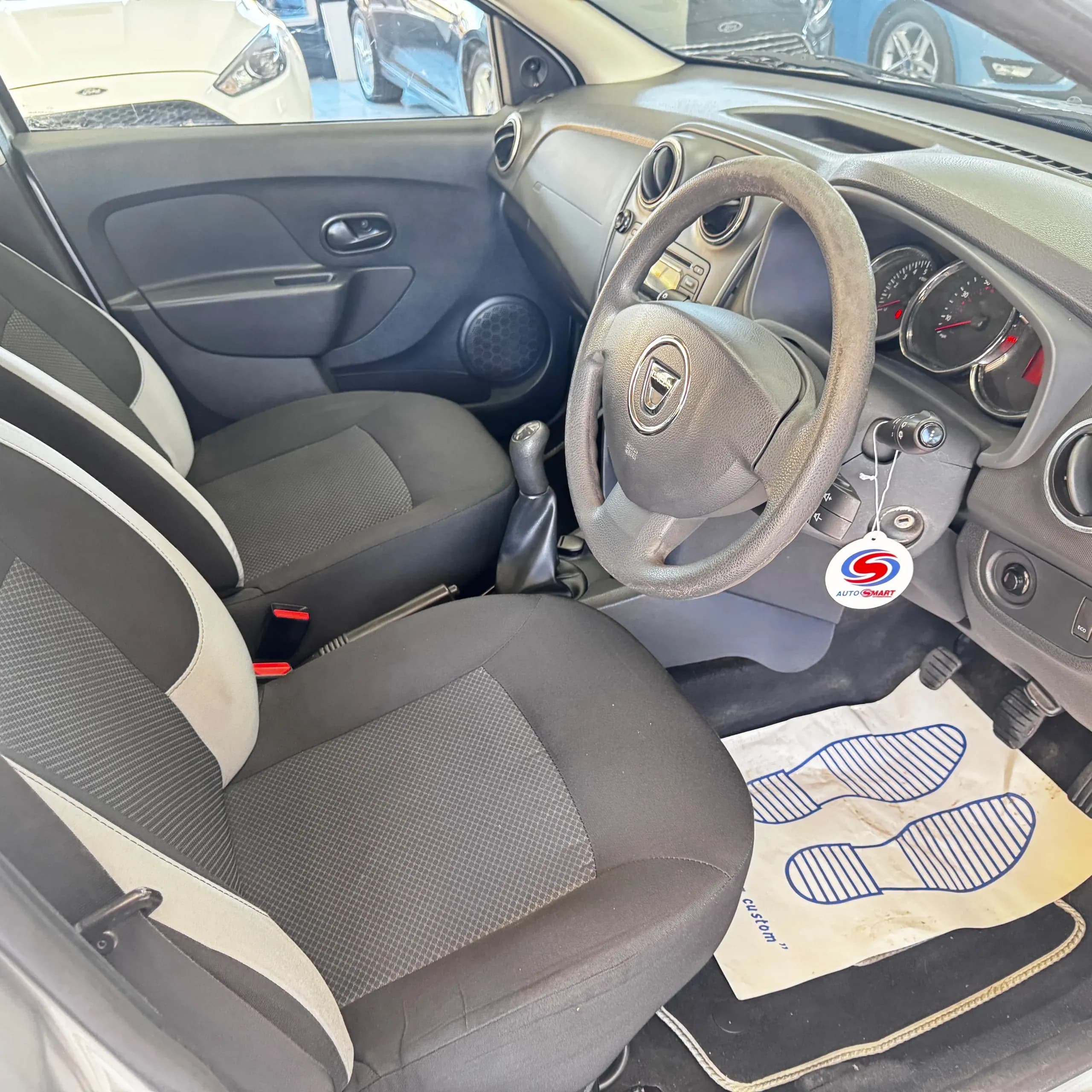 Vehicle photo — front interior